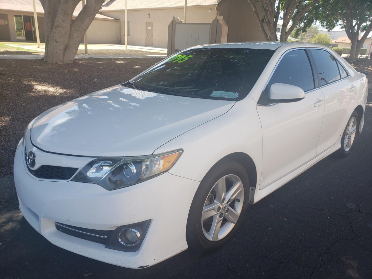 2013 /gray and black Toyota Camry se (4T1BF1FK7DU) with an 2.5L L4 DOHC 16V engine, 6-Speed Automatic transmission, located at 323 E Dunlap Ave., Phoenix, AZ, 85020, (602) 331-9000, 33.567677, -112.069000 - 2013 Toyota Camry L,.....No accidents, Power windows, Power door locks, Stereo/CD Player, Phone sync, Bluetooth, Beautiful Gray and Black interior with Black leather seats in near perfect condition, Incredible gas mileage! Clean Arizona title , Runs and Drives Excellent. passed emissions. Call or t - Photo#0