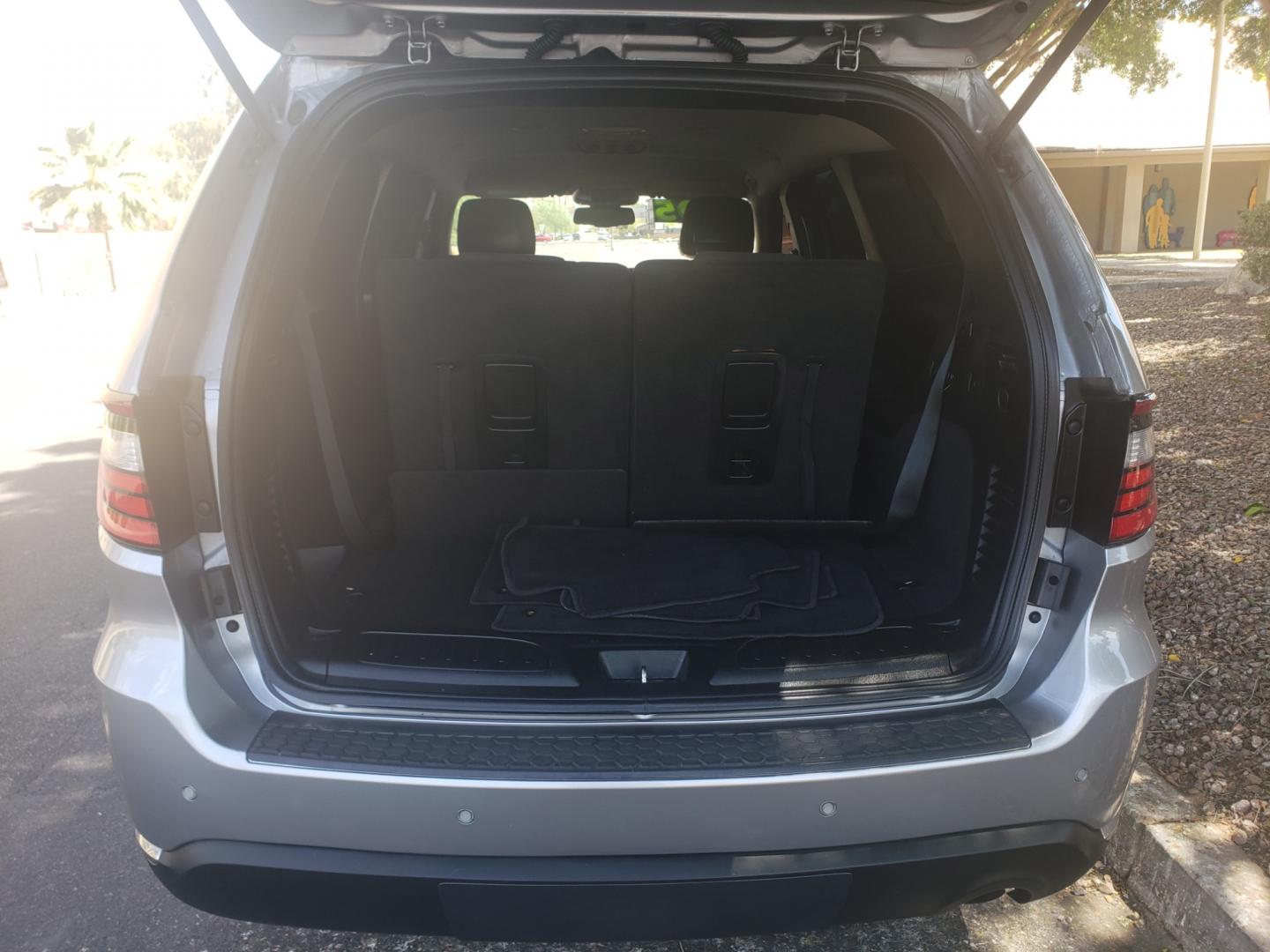 2014 /gray and black Dodge Durango sxt (1C4RDHAG7EC) with an 3.6L V6 DOHC 24V engine, 8 speed auto transmission, located at 323 E Dunlap Ave., Phoenix, AZ, 85020, (602) 331-9000, 33.567677, -112.069000 - Photo#17