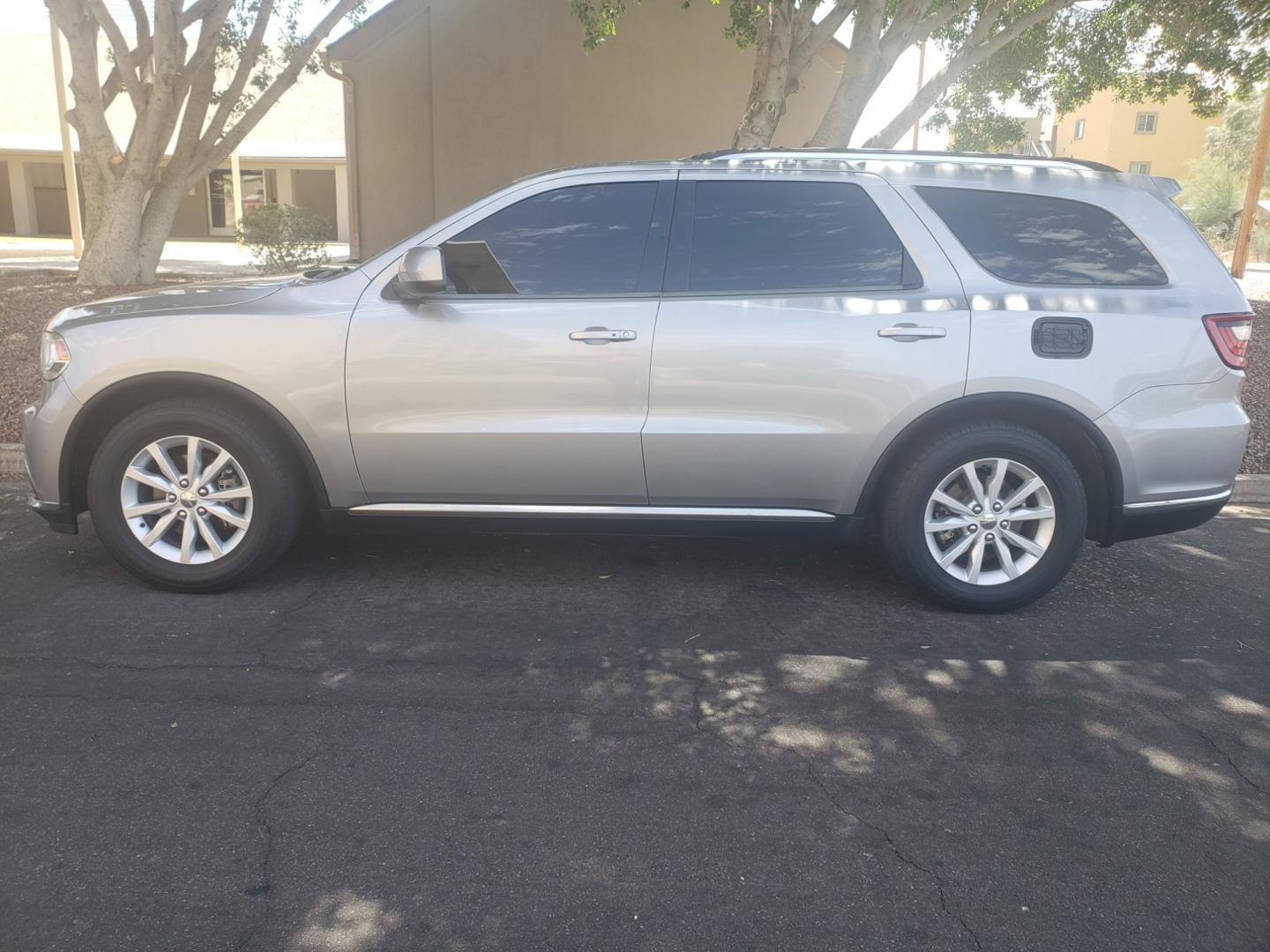 2014 /gray and black Dodge Durango sxt (1C4RDHAG7EC) with an 3.6L V6 DOHC 24V engine, 8 speed auto transmission, located at 323 E Dunlap Ave., Phoenix, AZ, 85020, (602) 331-9000, 33.567677, -112.069000 - 2014 Dodge Durango SXT,......EXCELLENT condition,......Ice Cold A/C, Clean Black and gray interior with black cloth seats in near perfect condition, 3RD row seating, Rear AC, New brakes, Tune up, Touch screen Stereo/CD Player, Bluetooth, Phone sync, Satellite compatible, Backup camera, This suv is g - Photo#6