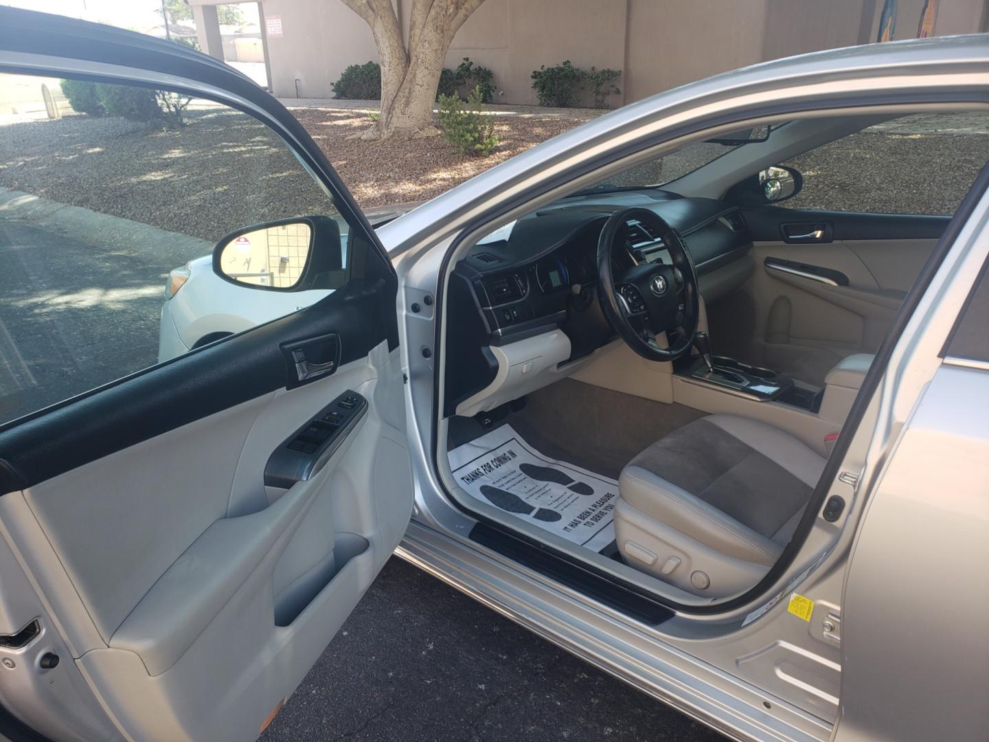 2012 /gray and black Toyota Camry Hybrid le (4T1BD1FK0CU) with an 2.5L L4 DOHC 16V HYBRID engine, Continuously Variable Transmission transmission, located at 323 E Dunlap Ave., Phoenix, AZ, 85020, (602) 331-9000, 33.567677, -112.069000 - 2012 Toyota Camry Hybrid 4dr Sdn ,.....A Must See!! No accidents, Ice cold AC. The car is gorgeous inside and out. Power windows, Power door locks, Touch screen Stereo, Phone sync, Bluetooth, Navigation, backup camera, Beautiful gray and black interior with gray leather seats in near perfect conditi - Photo#8