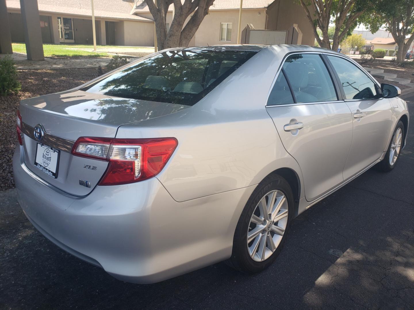 2012 /gray and black Toyota Camry Hybrid le (4T1BD1FK0CU) with an 2.5L L4 DOHC 16V HYBRID engine, Continuously Variable Transmission transmission, located at 323 E Dunlap Ave., Phoenix, AZ, 85020, (602) 331-9000, 33.567677, -112.069000 - 2012 Toyota Camry Hybrid 4dr Sdn ,.....A Must See!! No accidents, Ice cold AC. The car is gorgeous inside and out. Power windows, Power door locks, Touch screen Stereo, Phone sync, Bluetooth, Navigation, backup camera, Beautiful gray and black interior with gray leather seats in near perfect conditi - Photo#3