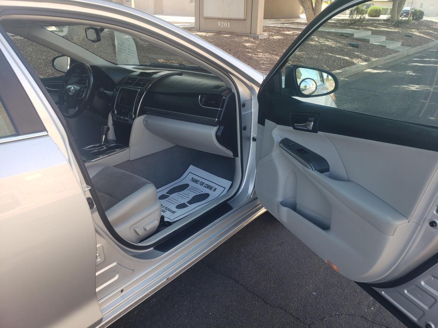 2012 /gray and black Toyota Camry Hybrid le (4T1BD1FK0CU) with an 2.5L L4 DOHC 16V HYBRID engine, Continuously Variable Transmission transmission, located at 323 E Dunlap Ave., Phoenix, AZ, 85020, (602) 331-9000, 33.567677, -112.069000 - 2012 Toyota Camry Hybrid 4dr Sdn ,.....A Must See!! No accidents, Ice cold AC. The car is gorgeous inside and out. Power windows, Power door locks, Touch screen Stereo, Phone sync, Bluetooth, Navigation, backup camera, Beautiful gray and black interior with gray leather seats in near perfect conditi - Photo#12