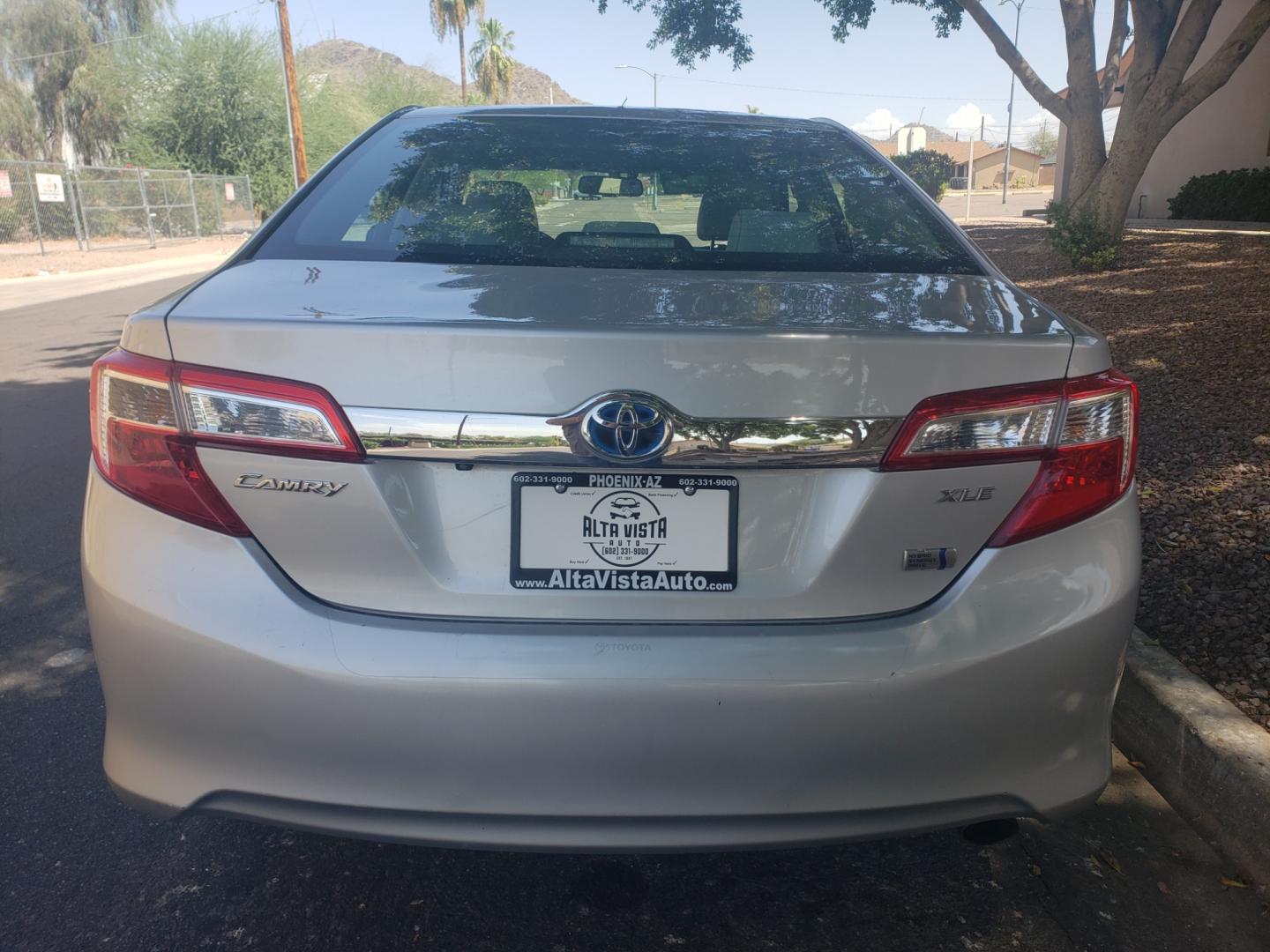 2012 /gray and black Toyota Camry Hybrid le (4T1BD1FK0CU) with an 2.5L L4 DOHC 16V HYBRID engine, Continuously Variable Transmission transmission, located at 323 E Dunlap Ave., Phoenix, AZ, 85020, (602) 331-9000, 33.567677, -112.069000 - 2012 Toyota Camry Hybrid 4dr Sdn ,.....A Must See!! No accidents, Ice cold AC. The car is gorgeous inside and out. Power windows, Power door locks, Touch screen Stereo, Phone sync, Bluetooth, Navigation, backup camera, Beautiful gray and black interior with gray leather seats in near perfect conditi - Photo#7