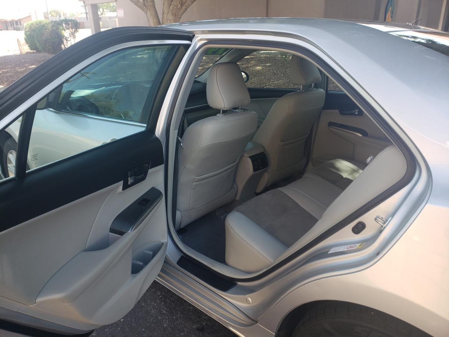 2012 /gray and black Toyota Camry Hybrid le (4T1BD1FK0CU) with an 2.5L L4 DOHC 16V HYBRID engine, Continuously Variable Transmission transmission, located at 323 E Dunlap Ave., Phoenix, AZ, 85020, (602) 331-9000, 33.567677, -112.069000 - 2012 Toyota Camry Hybrid 4dr Sdn ,.....A Must See!! No accidents, Ice cold AC. The car is gorgeous inside and out. Power windows, Power door locks, Touch screen Stereo, Phone sync, Bluetooth, Navigation, backup camera, Beautiful gray and black interior with gray leather seats in near perfect conditi - Photo#10