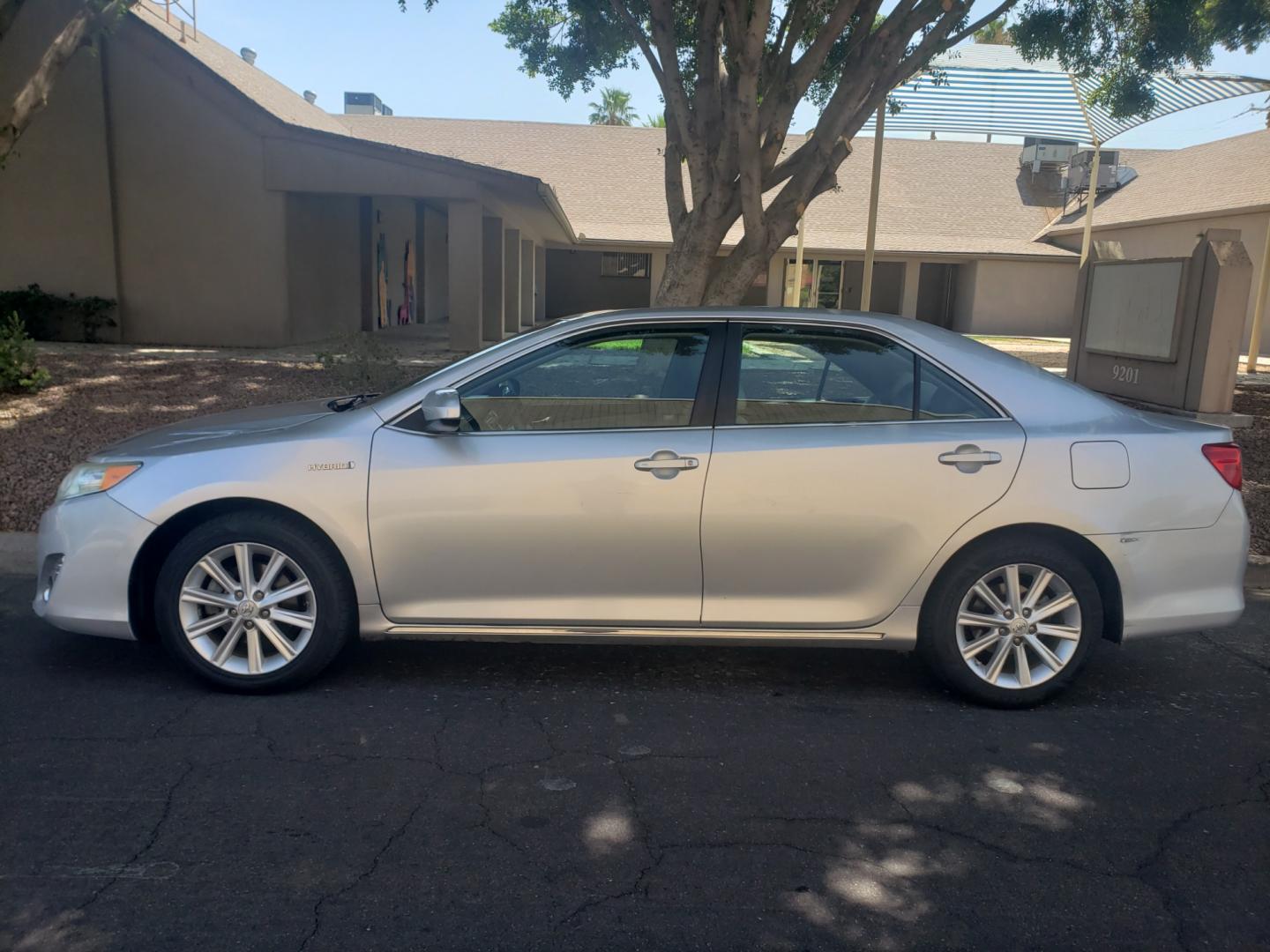 2012 /gray and black Toyota Camry Hybrid le (4T1BD1FK0CU) with an 2.5L L4 DOHC 16V HYBRID engine, Continuously Variable Transmission transmission, located at 323 E Dunlap Ave., Phoenix, AZ, 85020, (602) 331-9000, 33.567677, -112.069000 - 2012 Toyota Camry Hybrid 4dr Sdn ,.....A Must See!! No accidents, Ice cold AC. The car is gorgeous inside and out. Power windows, Power door locks, Touch screen Stereo, Phone sync, Bluetooth, Navigation, backup camera, Beautiful gray and black interior with gray leather seats in near perfect conditi - Photo#6