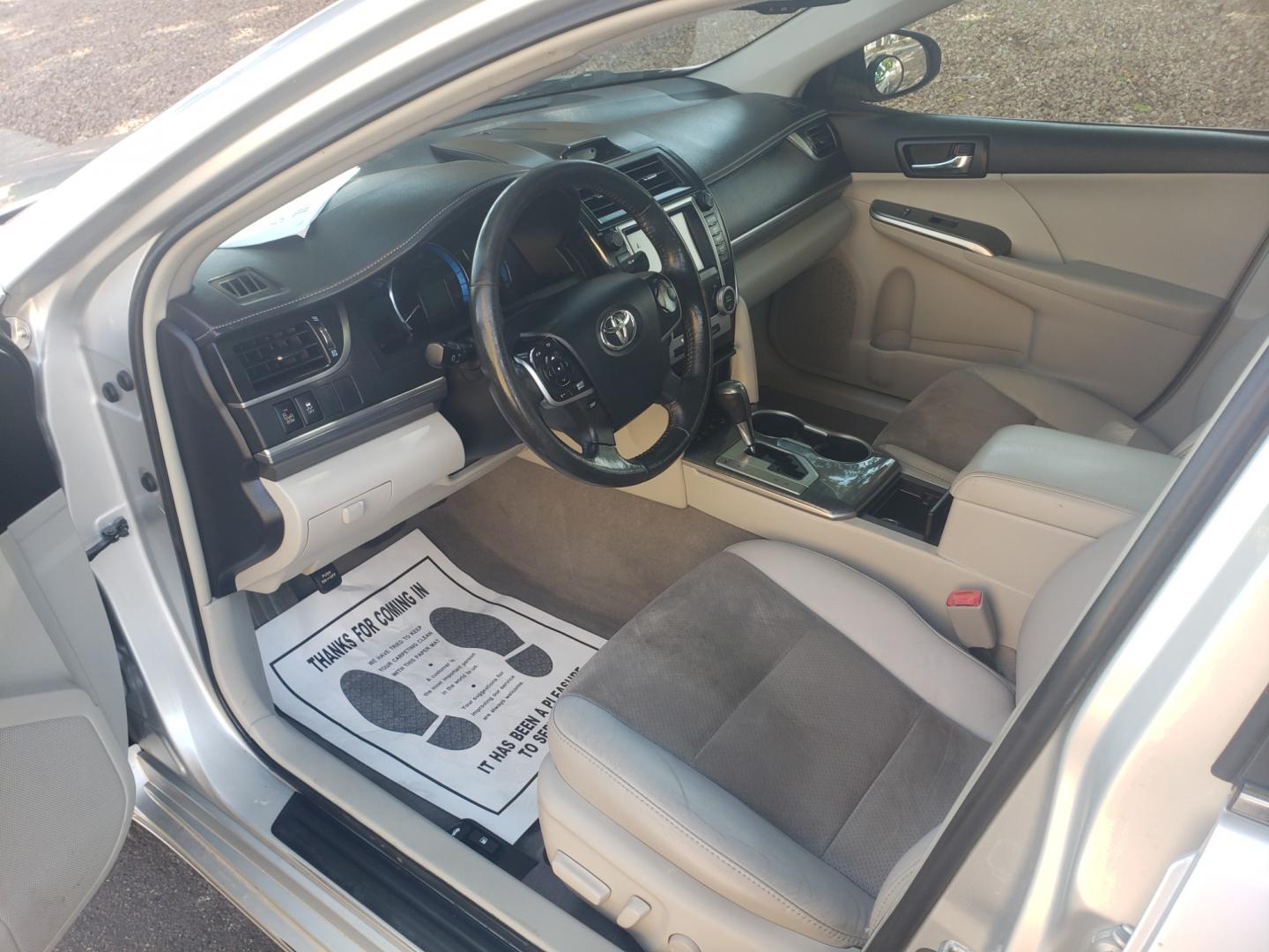 2012 /gray and black Toyota Camry Hybrid le (4T1BD1FK0CU) with an 2.5L L4 DOHC 16V HYBRID engine, Continuously Variable Transmission transmission, located at 323 E Dunlap Ave., Phoenix, AZ, 85020, (602) 331-9000, 33.567677, -112.069000 - 2012 Toyota Camry Hybrid 4dr Sdn ,.....A Must See!! No accidents, Ice cold AC. The car is gorgeous inside and out. Power windows, Power door locks, Touch screen Stereo, Phone sync, Bluetooth, Navigation, backup camera, Beautiful gray and black interior with gray leather seats in near perfect conditi - Photo#9