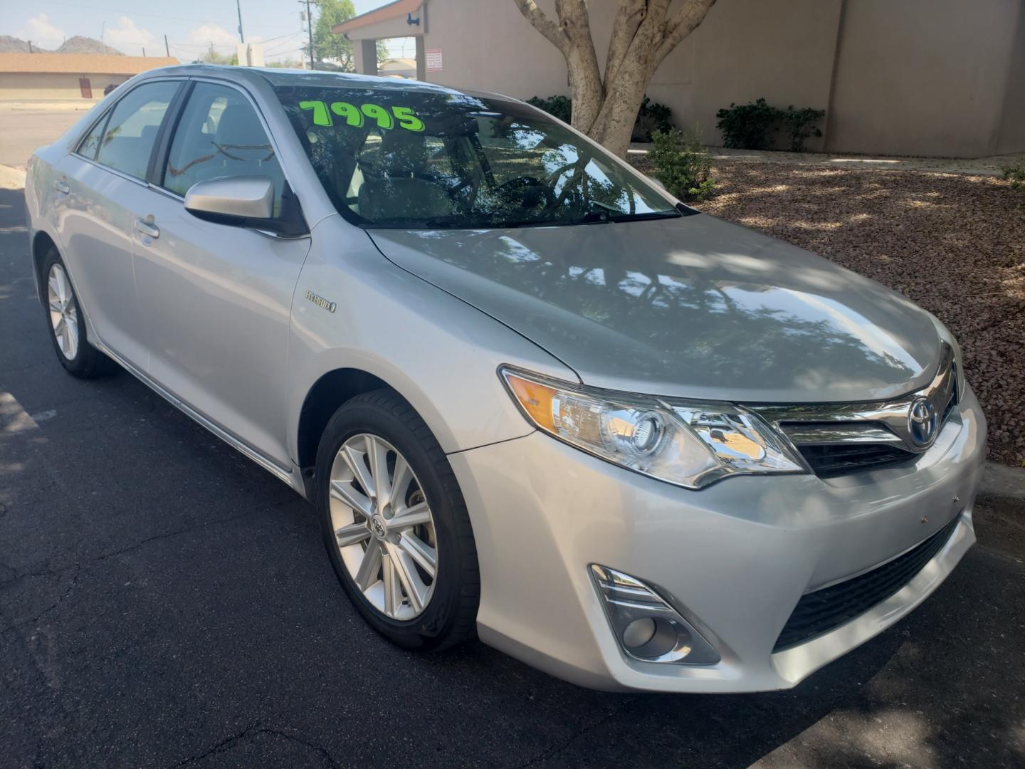 2012 /gray and black Toyota Camry Hybrid le (4T1BD1FK0CU) with an 2.5L L4 DOHC 16V HYBRID engine, Continuously Variable Transmission transmission, located at 323 E Dunlap Ave., Phoenix, AZ, 85020, (602) 331-9000, 33.567677, -112.069000 - 2012 Toyota Camry Hybrid 4dr Sdn ,.....A Must See!! No accidents, Ice cold AC. The car is gorgeous inside and out. Power windows, Power door locks, Touch screen Stereo, Phone sync, Bluetooth, Navigation, backup camera, Beautiful gray and black interior with gray leather seats in near perfect conditi - Photo#2