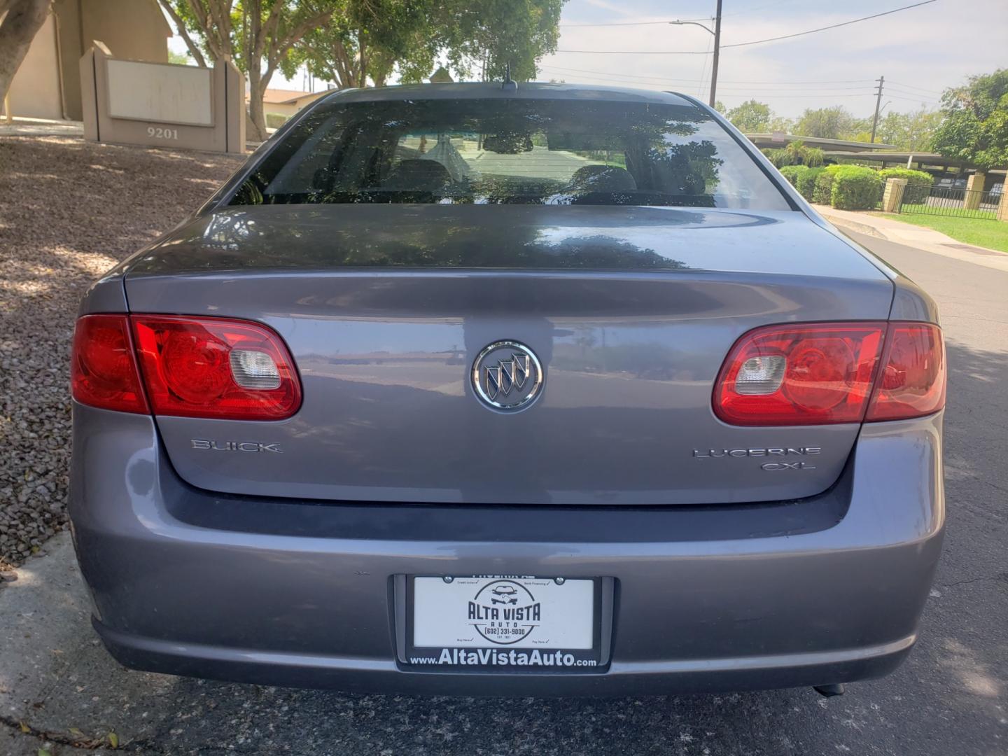 2007 /gray Buick Lucerne cxl (1G4HD57227U) with an 3.8l v6 engine, 4-Speed Automatic transmission, located at 323 E Dunlap Ave., Phoenix, AZ, 85020, (602) 331-9000, 33.567677, -112.069000 - 2007 Buick Lucerne 4dr Sdn V6 CXL,.....A Must See!! ……..No accidents,……. Ice cold AC. The car is gorgeous inside and out. Power windows, Power door locks, Stereo/CD Player, Phone sync, Bluetooth, Beautiful gray interior with gray leather seats in near perfect condition, Gorgeous tinted sun - Photo#7