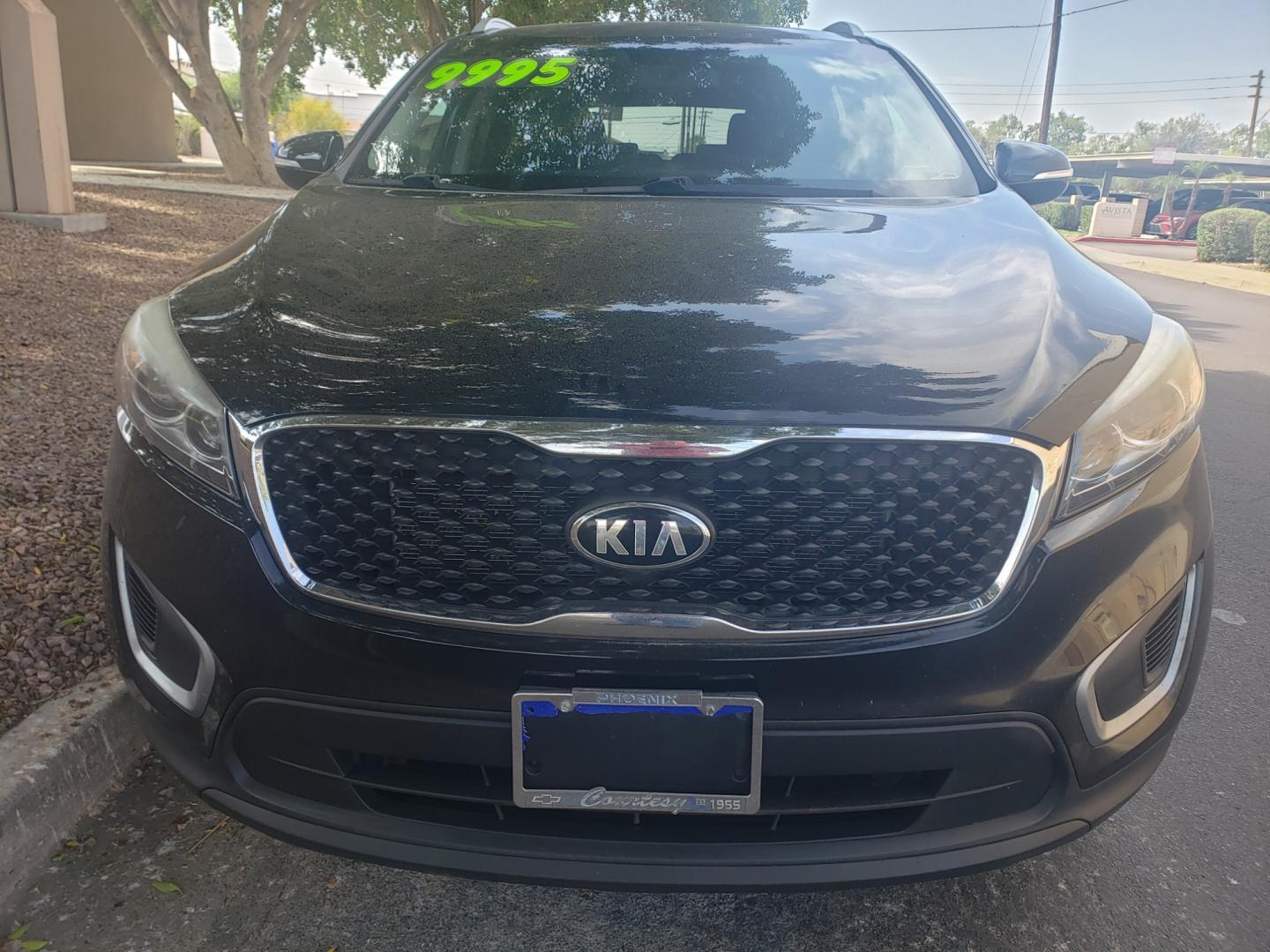 2017 /gray and black Kia Sorento lx (5XYPGDA50HG) with an 3.3l v6 engine, 6-Speed Automatic transmission, located at 323 E Dunlap Ave., Phoenix, AZ, 85020, (602) 331-9000, 33.567677, -112.069000 - Photo#1