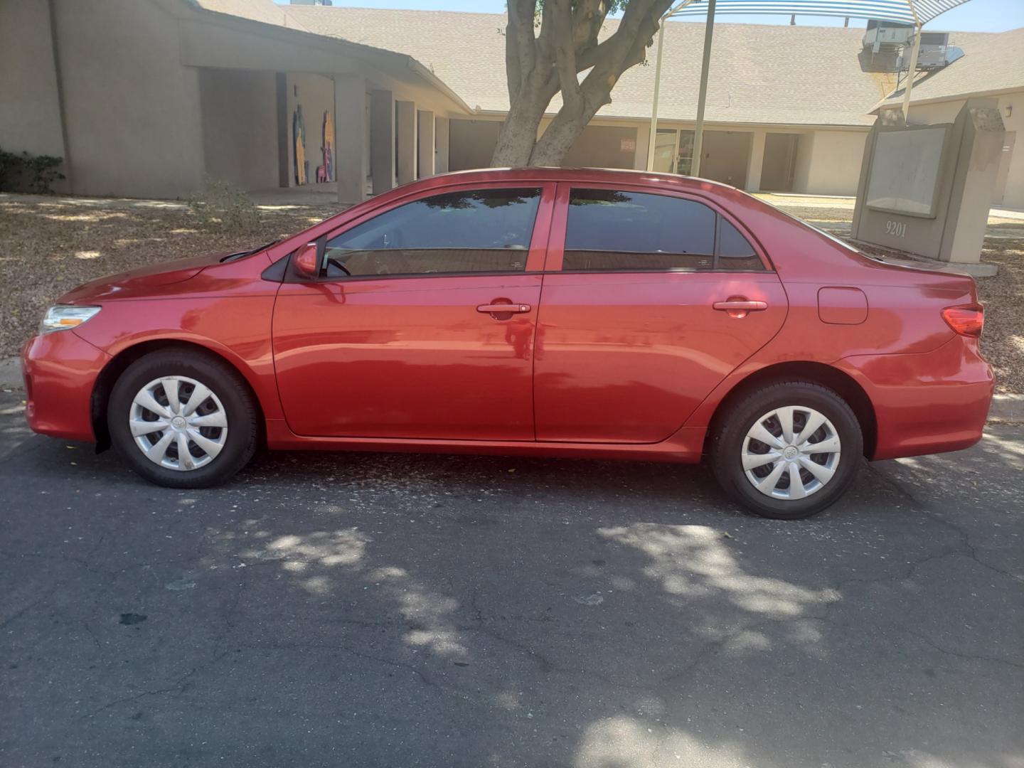 2012 /Tan and black Toyota Corolla l (5YFBU4EE0CP) with an 1.8L L4 DOHC 16V engine, 4-Speed Automatic transmission, located at 323 E Dunlap Ave., Phoenix, AZ, 85020, (602) 331-9000, 33.567677, -112.069000 - 2012 Toyota Corolla 4dr Sdn Auto L (Natl),....... EXCELLENT condition,..… A Real Must See!!.... No accidents, Power everything, Ice cold ac, Clean tan and Black interior with tan cloth seats in near perfect condition, power windows, power door locks, Stereo/CD Player, clean Arizona title, Runs an - Photo#5