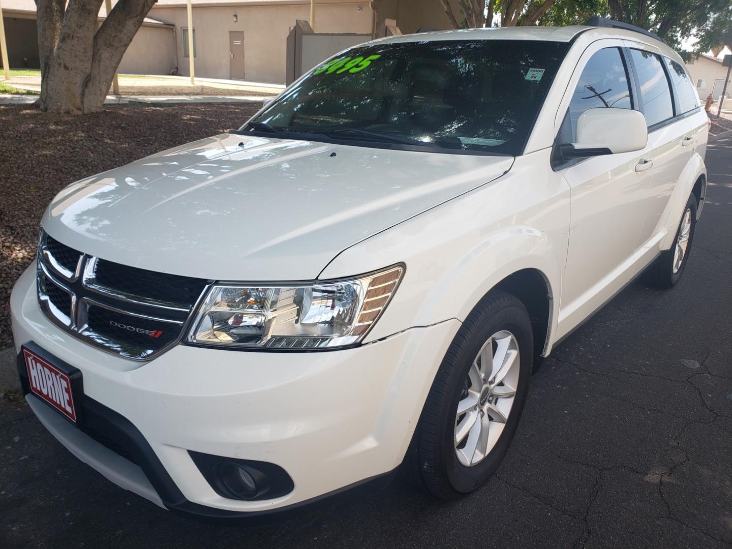 2016 WHITE /gray and black Dodge Journey SXT (3C4PDCBG6GT) with an 3.6L V6 DOHC 24V engine, 6-Speed Automatic transmission, located at 323 E Dunlap Ave., Phoenix, AZ, 85020, (602) 331-9000, 33.567677, -112.069000 - 2016 Dodge Journey FWD 4dr SXT,……..EXCELLENT condition,......Ice Cold A/C, Clean Black and gray interior with black cloth seats in near perfect condition, 3RD row seating, Rear AC, New brakes, Tune up, Stereo/CD Player, Bluetooth, Phone sync, Satellite compatible, This suv is gorgeous inside and - Photo#0