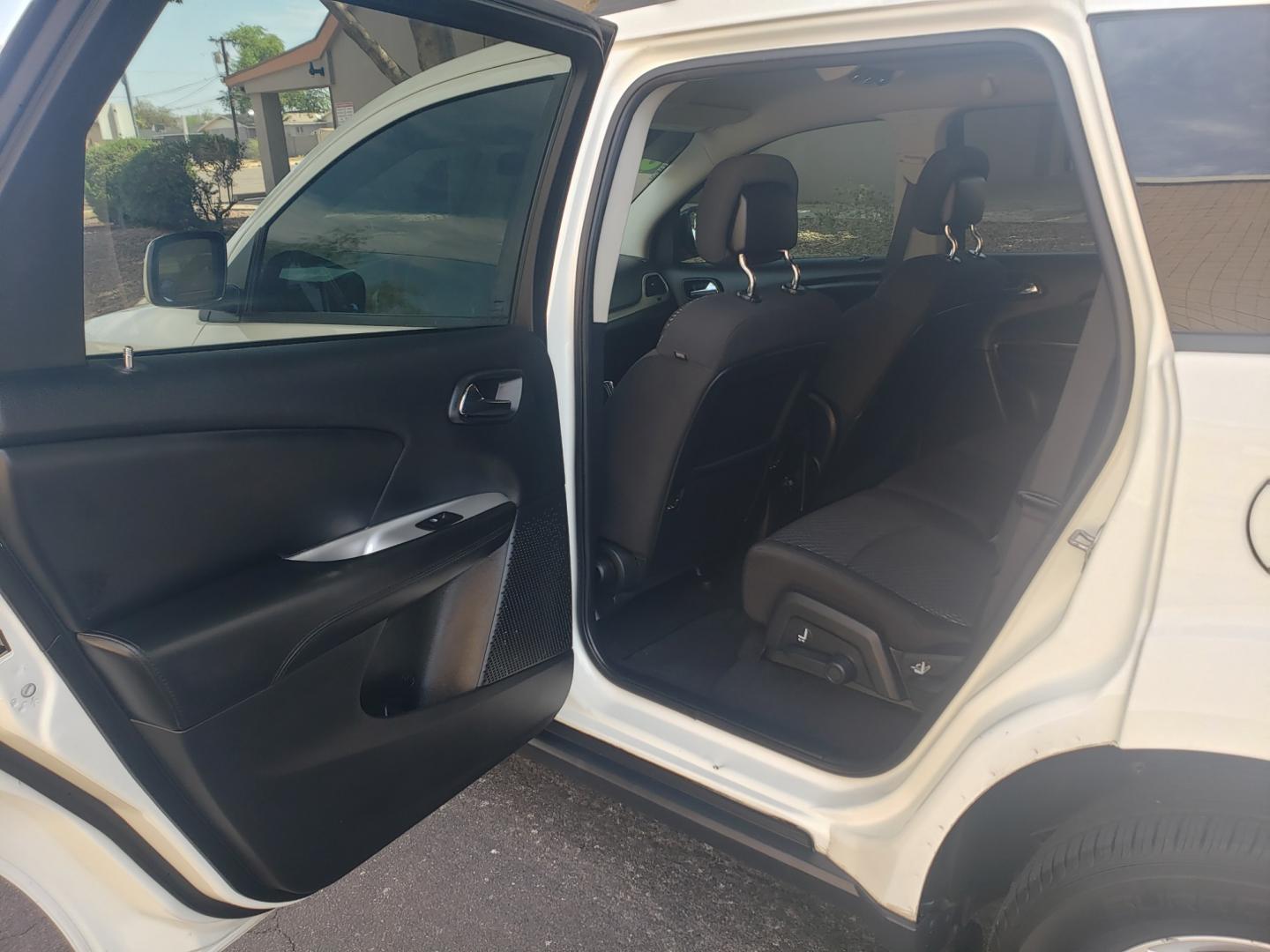 2016 WHITE /gray and black Dodge Journey SXT (3C4PDCBG6GT) with an 3.6L V6 DOHC 24V engine, 6-Speed Automatic transmission, located at 323 E Dunlap Ave., Phoenix, AZ, 85020, (602) 331-9000, 33.567677, -112.069000 - 2016 Dodge Journey FWD 4dr SXT,……..EXCELLENT condition,......Ice Cold A/C, Clean Black and gray interior with black cloth seats in near perfect condition, 3RD row seating, Rear AC, New brakes, Tune up, Stereo/CD Player, Bluetooth, Phone sync, Satellite compatible, This suv is gorgeous inside and - Photo#9