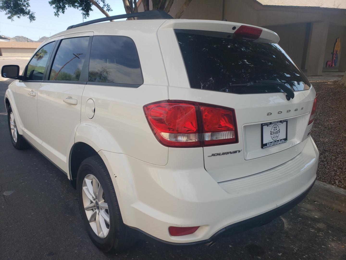 2016 WHITE /gray and black Dodge Journey SXT (3C4PDCBG6GT) with an 3.6L V6 DOHC 24V engine, 6-Speed Automatic transmission, located at 323 E Dunlap Ave., Phoenix, AZ, 85020, (602) 331-9000, 33.567677, -112.069000 - 2016 Dodge Journey FWD 4dr SXT,……..EXCELLENT condition,......Ice Cold A/C, Clean Black and gray interior with black cloth seats in near perfect condition, 3RD row seating, Rear AC, New brakes, Tune up, Stereo/CD Player, Bluetooth, Phone sync, Satellite compatible, This suv is gorgeous inside and - Photo#4