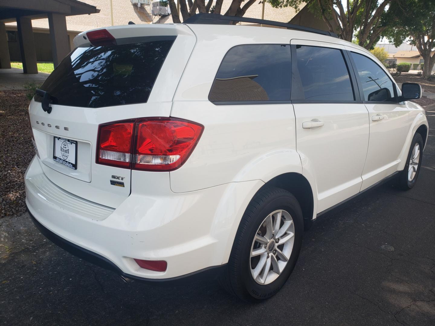 2016 WHITE /gray and black Dodge Journey SXT (3C4PDCBG6GT) with an 3.6L V6 DOHC 24V engine, 6-Speed Automatic transmission, located at 323 E Dunlap Ave., Phoenix, AZ, 85020, (602) 331-9000, 33.567677, -112.069000 - 2016 Dodge Journey FWD 4dr SXT,……..EXCELLENT condition,......Ice Cold A/C, Clean Black and gray interior with black cloth seats in near perfect condition, 3RD row seating, Rear AC, New brakes, Tune up, Stereo/CD Player, Bluetooth, Phone sync, Satellite compatible, This suv is gorgeous inside and - Photo#2