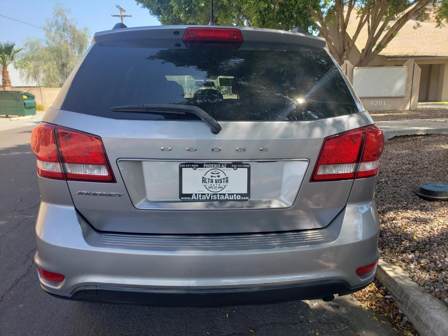 2018 /gray and black Dodge Journey SXT (3C4PDCBB2JT) with an 2.4L L6 DOHC 16V engine, 4A transmission, located at 323 E Dunlap Ave., Phoenix, AZ, 85020, (602) 331-9000, 33.567677, -112.069000 - 2018 Dodge Journey SXT,……..EXCELLENT condition,......ONLY 85K MILES.........Ice Cold A/C, Clean Black and gray interior with black cloth seats in near perfect condition, 3RD row seating, Rear AC, New brakes, Tune up, Stereo/CD Player, Bluetooth, Phone sync, Satellite compatible, This suv is gorg - Photo#7