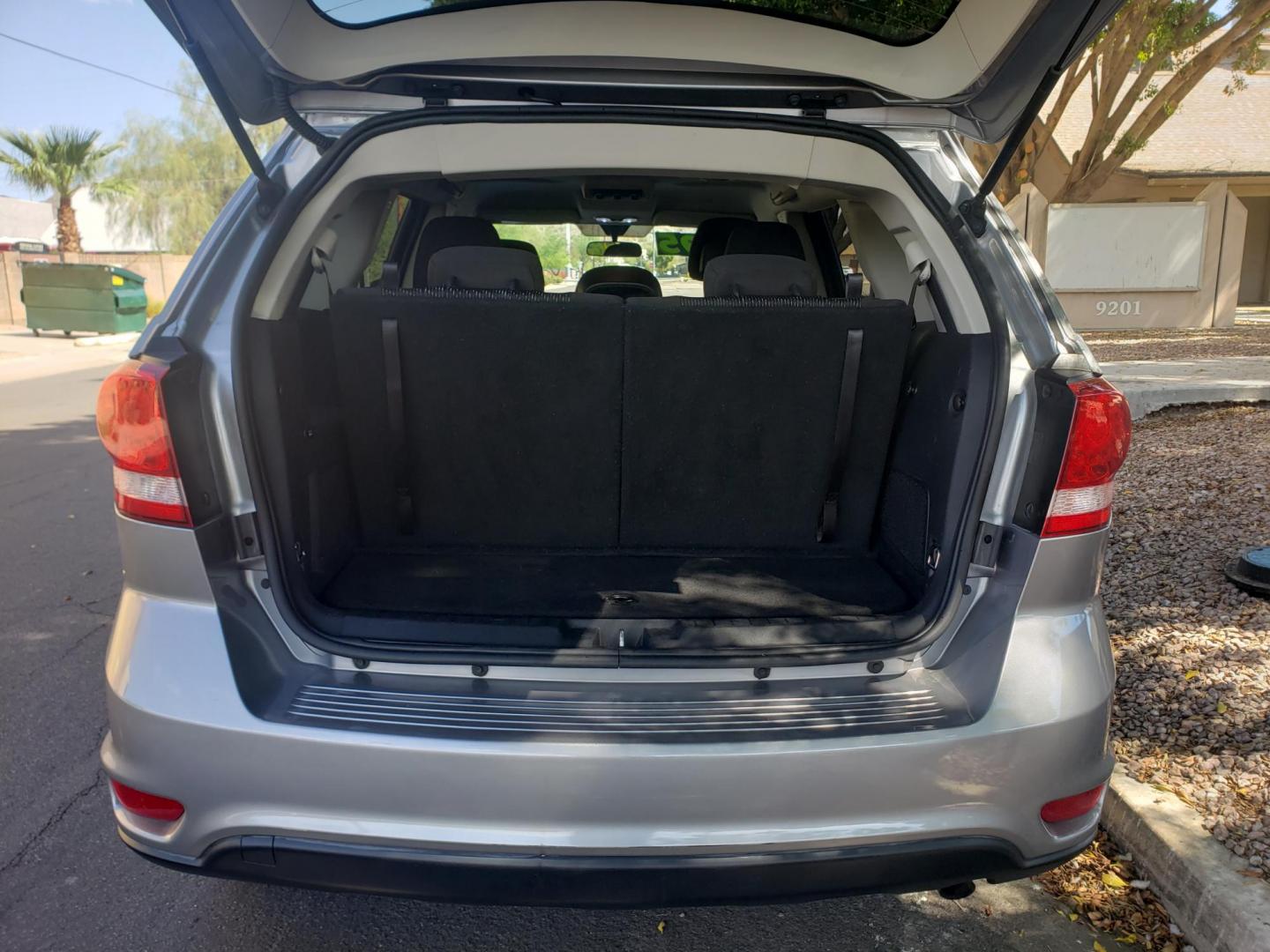 2018 /gray and black Dodge Journey SXT (3C4PDCBB2JT) with an 2.4L L6 DOHC 16V engine, 4A transmission, located at 323 E Dunlap Ave., Phoenix, AZ, 85020, (602) 331-9000, 33.567677, -112.069000 - 2018 Dodge Journey SXT,……..EXCELLENT condition,......ONLY 85K MILES.........Ice Cold A/C, Clean Black and gray interior with black cloth seats in near perfect condition, 3RD row seating, Rear AC, New brakes, Tune up, Stereo/CD Player, Bluetooth, Phone sync, Satellite compatible, This suv is gorg - Photo#18