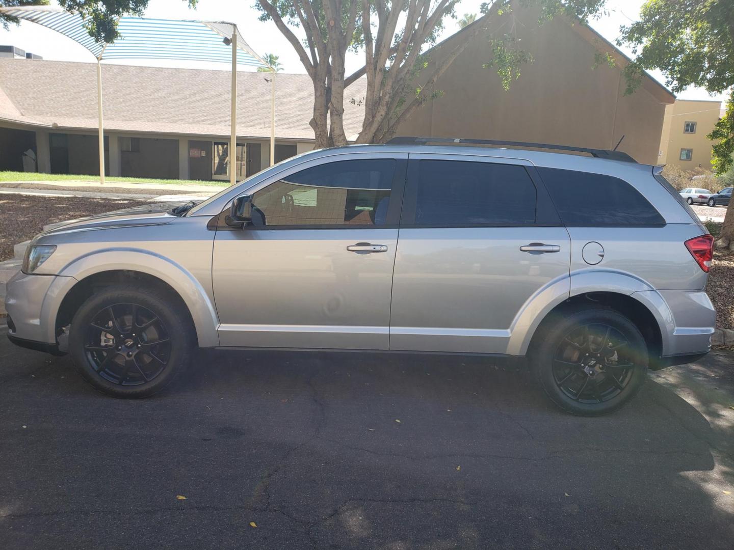 2018 /gray and black Dodge Journey SXT (3C4PDCBB2JT) with an 2.4L L6 DOHC 16V engine, 4A transmission, located at 323 E Dunlap Ave., Phoenix, AZ, 85020, (602) 331-9000, 33.567677, -112.069000 - 2018 Dodge Journey SXT,……..EXCELLENT condition,......ONLY 85K MILES.........Ice Cold A/C, Clean Black and gray interior with black cloth seats in near perfect condition, 3RD row seating, Rear AC, New brakes, Tune up, Stereo/CD Player, Bluetooth, Phone sync, Satellite compatible, This suv is gorg - Photo#6