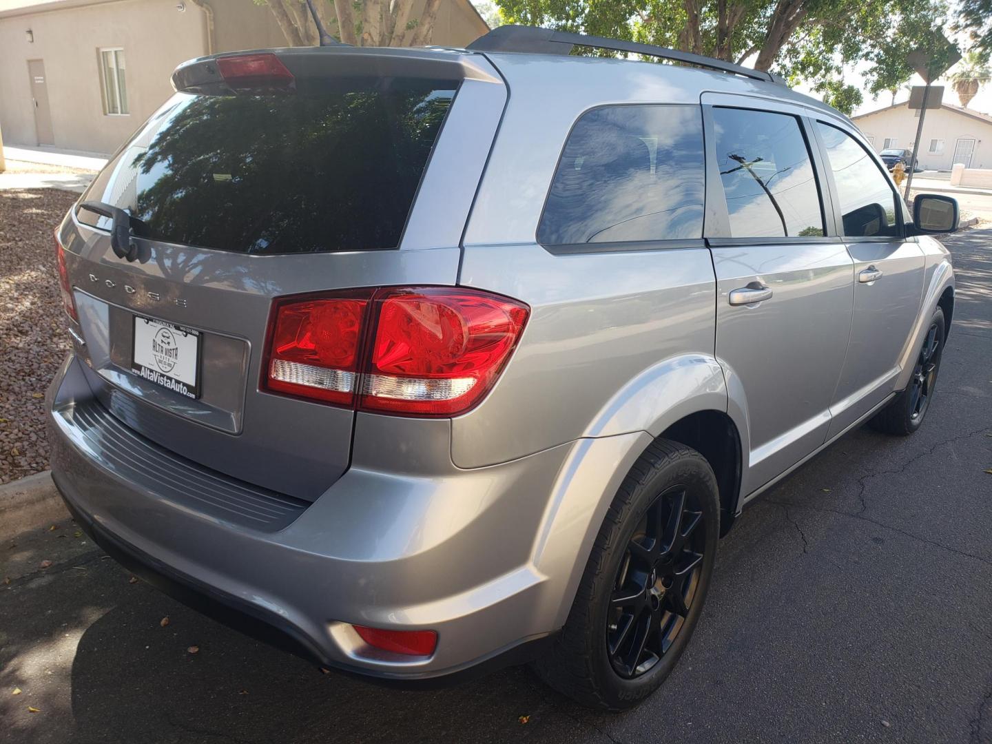 2018 /gray and black Dodge Journey SXT (3C4PDCBB2JT) with an 2.4L L6 DOHC 16V engine, 4A transmission, located at 323 E Dunlap Ave., Phoenix, AZ, 85020, (602) 331-9000, 33.567677, -112.069000 - 2018 Dodge Journey SXT,……..EXCELLENT condition,......ONLY 85K MILES.........Ice Cold A/C, Clean Black and gray interior with black cloth seats in near perfect condition, 3RD row seating, Rear AC, New brakes, Tune up, Stereo/CD Player, Bluetooth, Phone sync, Satellite compatible, This suv is gorg - Photo#3