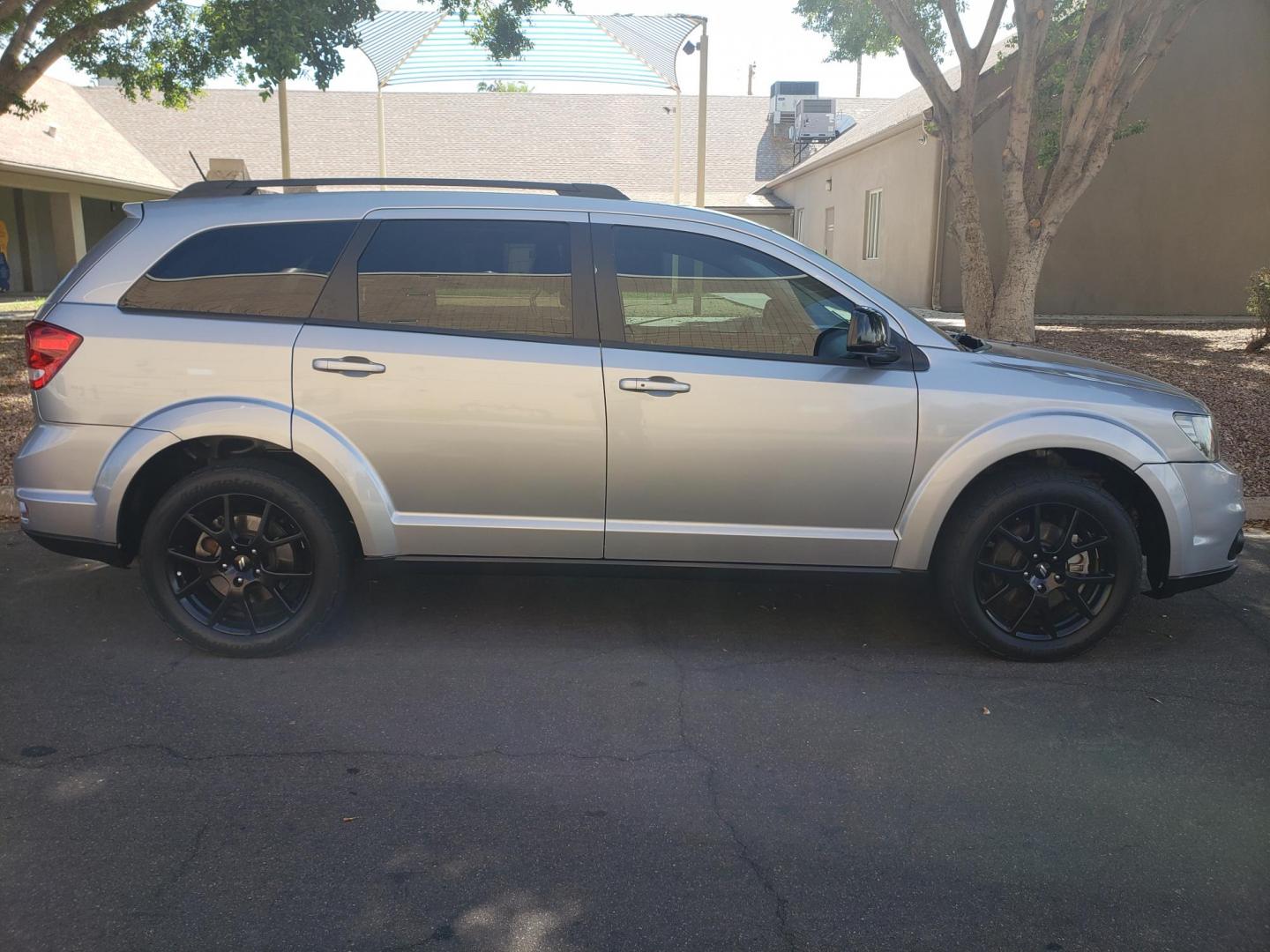 2018 /gray and black Dodge Journey SXT (3C4PDCBB2JT) with an 2.4L L6 DOHC 16V engine, 4A transmission, located at 323 E Dunlap Ave., Phoenix, AZ, 85020, (602) 331-9000, 33.567677, -112.069000 - 2018 Dodge Journey SXT,……..EXCELLENT condition,......ONLY 85K MILES.........Ice Cold A/C, Clean Black and gray interior with black cloth seats in near perfect condition, 3RD row seating, Rear AC, New brakes, Tune up, Stereo/CD Player, Bluetooth, Phone sync, Satellite compatible, This suv is gorg - Photo#4