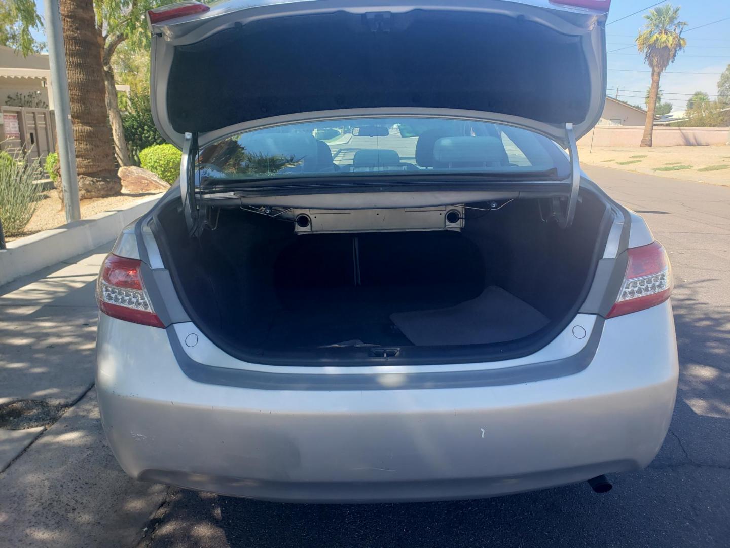 2011 /gray Toyota Camry Base 6-Spd AT (4T4BF3EK0BR) with an 2.5L L4 DOHC 16V engine, 6-Speed Automatic transmission, located at 323 E Dunlap Ave., Phoenix, AZ, 85020, (602) 331-9000, 33.567677, -112.069000 - Photo#16