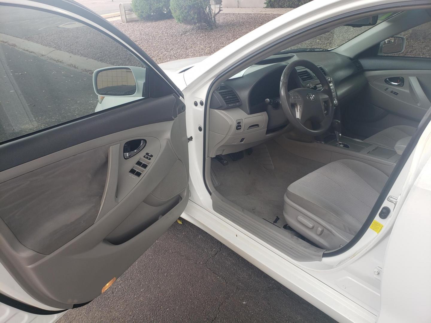 2011 WHITE /gray Toyota Camry Base 6-Spd AT (4T4BF3EK6BR) with an 2.5L L4 DOHC 16V engine, 6-Speed Automatic transmission, located at 323 E Dunlap Ave., Phoenix, AZ, 85020, (602) 331-9000, 33.567677, -112.069000 - 2011 Toyota Camry Base 6-Spd AT,......A Must See!!..... No accidents,..... Ice cold AC. The car is gorgeous inside and out. Power windows, Power door locks, Stereo/CD Player, Phone sync, Bluetooth, Beautiful gray interior with Gray cloth seats in near perfect condition, Incredible gas mileage! Clean - Photo#7