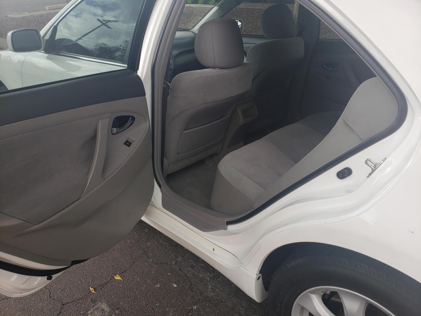 2011 WHITE /gray Toyota Camry Base 6-Spd AT (4T4BF3EK6BR) with an 2.5L L4 DOHC 16V engine, 6-Speed Automatic transmission, located at 323 E Dunlap Ave., Phoenix, AZ, 85020, (602) 331-9000, 33.567677, -112.069000 - 2011 Toyota Camry Base 6-Spd AT,......A Must See!!..... No accidents,..... Ice cold AC. The car is gorgeous inside and out. Power windows, Power door locks, Stereo/CD Player, Phone sync, Bluetooth, Beautiful gray interior with Gray cloth seats in near perfect condition, Incredible gas mileage! Clean - Photo#9