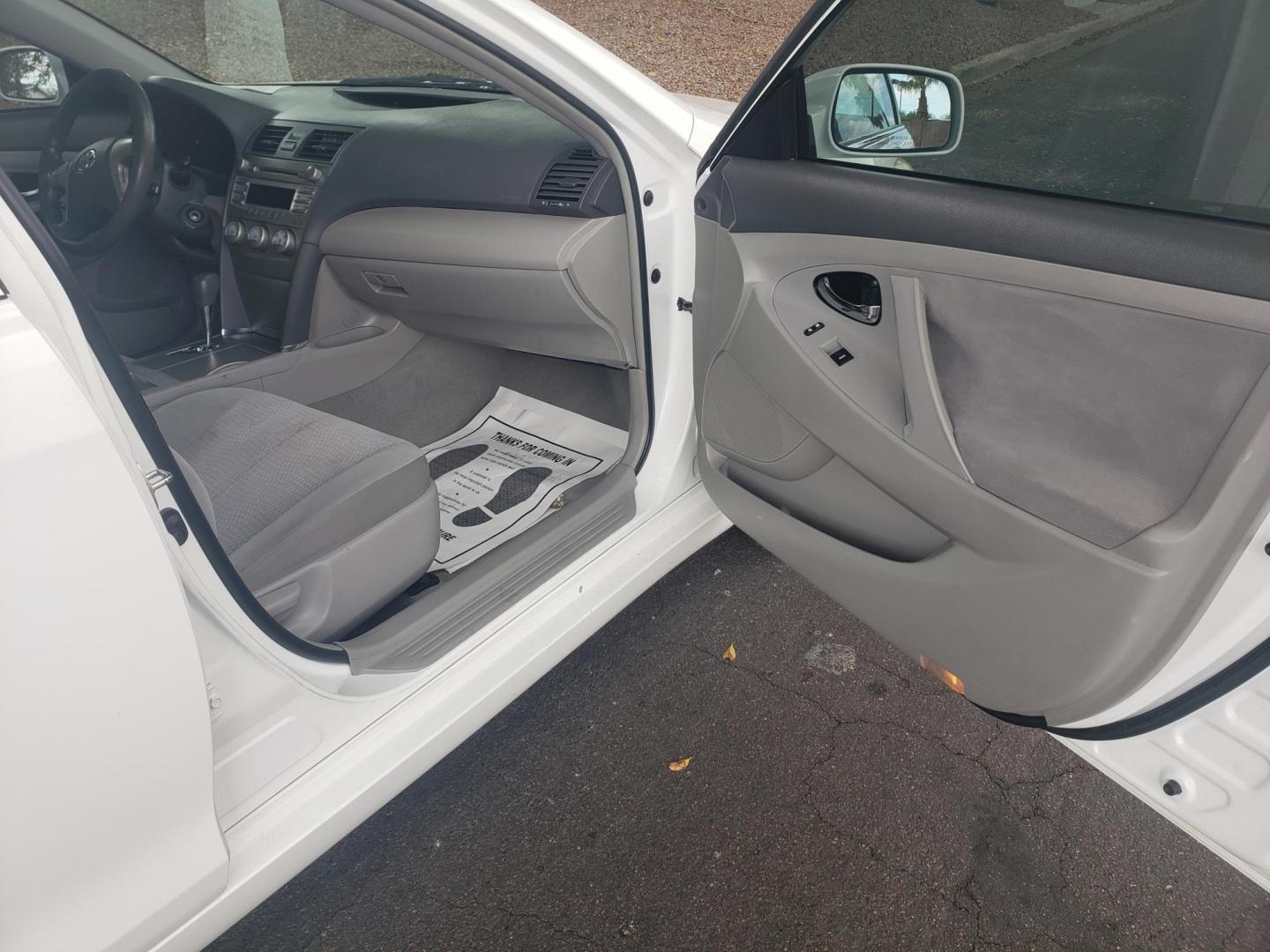 2011 WHITE /gray Toyota Camry Base 6-Spd AT (4T4BF3EK6BR) with an 2.5L L4 DOHC 16V engine, 6-Speed Automatic transmission, located at 323 E Dunlap Ave., Phoenix, AZ, 85020, (602) 331-9000, 33.567677, -112.069000 - 2011 Toyota Camry Base 6-Spd AT,......A Must See!!..... No accidents,..... Ice cold AC. The car is gorgeous inside and out. Power windows, Power door locks, Stereo/CD Player, Phone sync, Bluetooth, Beautiful gray interior with Gray cloth seats in near perfect condition, Incredible gas mileage! Clean - Photo#11