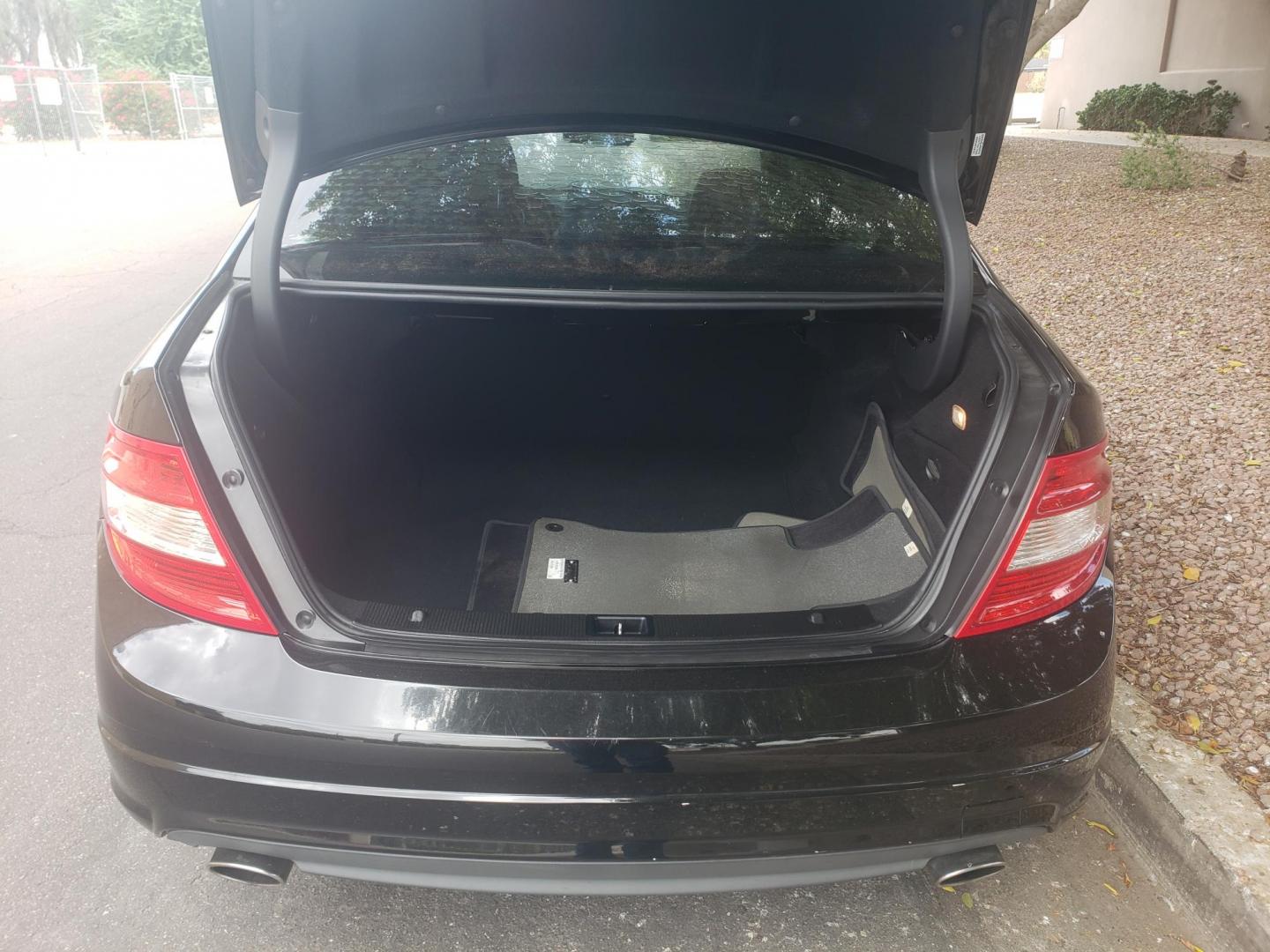 2009 /black Mercedes-Benz C-Class C350 Sport Sedan (WDDGF56X89R) with an 3.5L V6 DOHC 24V engine, 7-Speed Automatic transmission, located at 323 E Dunlap Ave., Phoenix, AZ, 85020, (602) 331-9000, 33.567677, -112.069000 - 2009 Mercedes-Benz C-Class C350 Sport Sedan,......A True Must See!! No accidents, IceCold AC Front and Rear, The car is gorgeous inside and out, power windows, power door locks, Gorgeous tinted sunroof, Stereo/Cd Player, Phone sync, Bluetooth, Backup camera, Clean Black Interior with beautiful Black - Photo#18