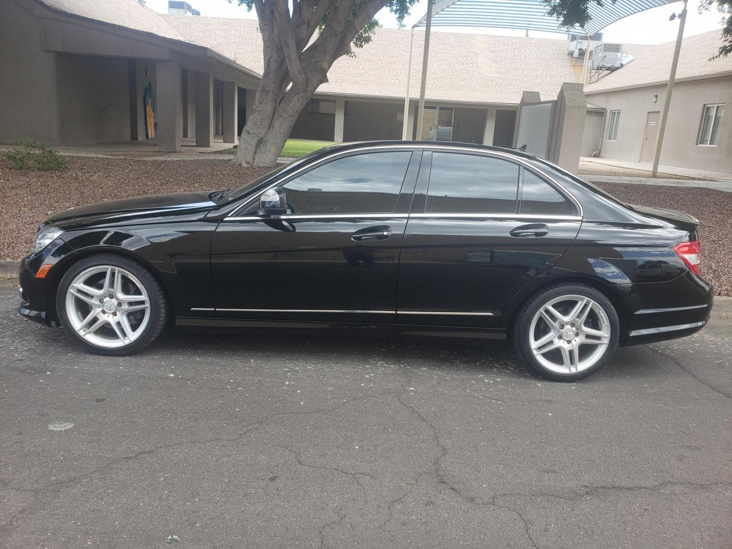 2009 /black Mercedes-Benz C-Class C350 Sport Sedan (WDDGF56X89R) with an 3.5L V6 DOHC 24V engine, 7-Speed Automatic transmission, located at 323 E Dunlap Ave., Phoenix, AZ, 85020, (602) 331-9000, 33.567677, -112.069000 - 2009 Mercedes-Benz C-Class C350 Sport Sedan,......A True Must See!! No accidents, IceCold AC Front and Rear, The car is gorgeous inside and out, power windows, power door locks, Gorgeous tinted sunroof, Stereo/Cd Player, Phone sync, Bluetooth, Backup camera, Clean Black Interior with beautiful Black - Photo#6