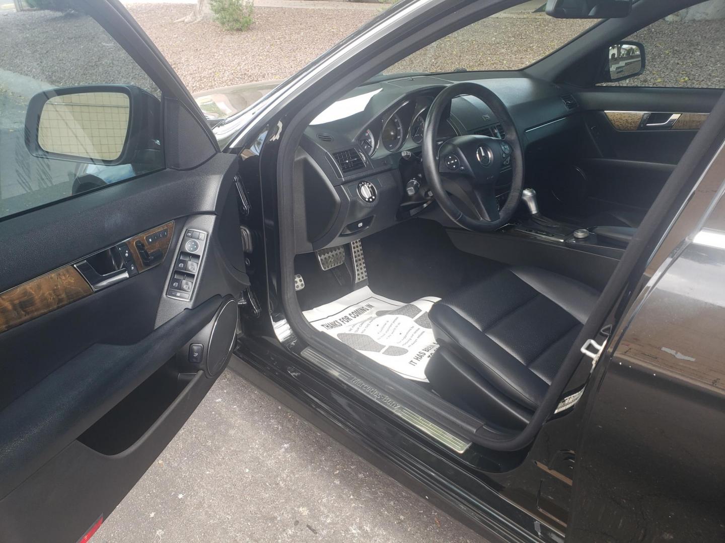 2009 /black Mercedes-Benz C-Class C350 Sport Sedan (WDDGF56X89R) with an 3.5L V6 DOHC 24V engine, 7-Speed Automatic transmission, located at 323 E Dunlap Ave., Phoenix, AZ, 85020, (602) 331-9000, 33.567677, -112.069000 - 2009 Mercedes-Benz C-Class C350 Sport Sedan,......A True Must See!! No accidents, IceCold AC Front and Rear, The car is gorgeous inside and out, power windows, power door locks, Gorgeous tinted sunroof, Stereo/Cd Player, Phone sync, Bluetooth, Backup camera, Clean Black Interior with beautiful Black - Photo#8