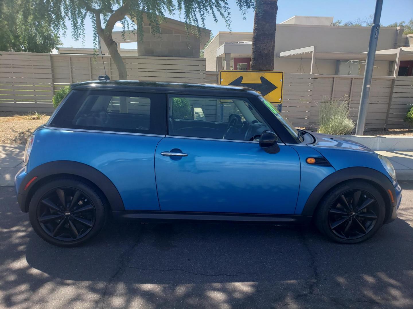 2012 /gray and black Mini Cooper Base (WMWSU3C58CT) with an 1.6L L4 DOHC 16V TURBO engine, automatic transmission, located at 323 E Dunlap Ave., Phoenix, AZ, 85020, (602) 331-9000, 33.567677, -112.069000 - 2012 Mini Cooper Base,......A Must See!!..... No accidents,.... Ice cold AC. The car is gorgeous inside and out. Power windows, Power door locks, Stereo/CD Player, Phone sync, Bluetooth, Backup camera, Beautiful gray and Black interior with Black leather seats in near perfect condition, Incredible g - Photo#4