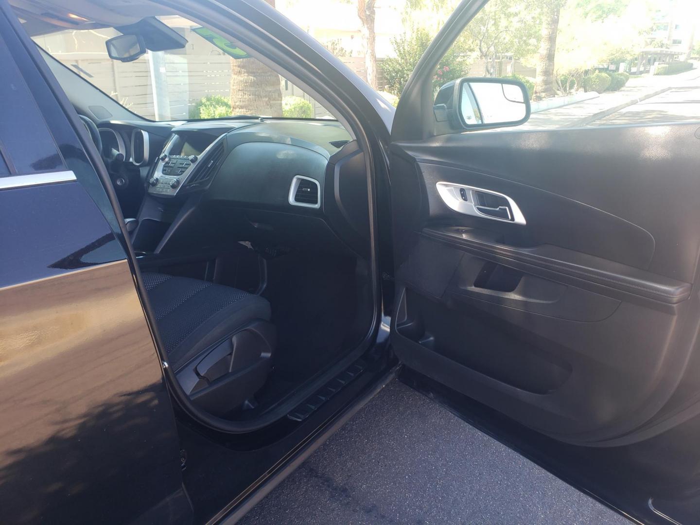 2013 /gray and black Chevrolet Equinox 1LT 2WD (2GNALDEK7D6) with an 2.4L L4 DOHC 16V engine, 6-Speed Automatic transmission, located at 323 E Dunlap Ave., Phoenix, AZ, 85020, (602) 331-9000, 33.567677, -112.069000 - 2013 Chevrolet Equinox 1LT 2WD,……..EXCELLENT condition,......Ice Cold A/C, Clean Black and gray interior with black cloth seats in near perfect condition, Tune up, Stereo/CD Player, Bluetooth, Phone sync, Satellite compatible, Backup camera, This suv is gorgeous inside and out, Incredible gas mi - Photo#12