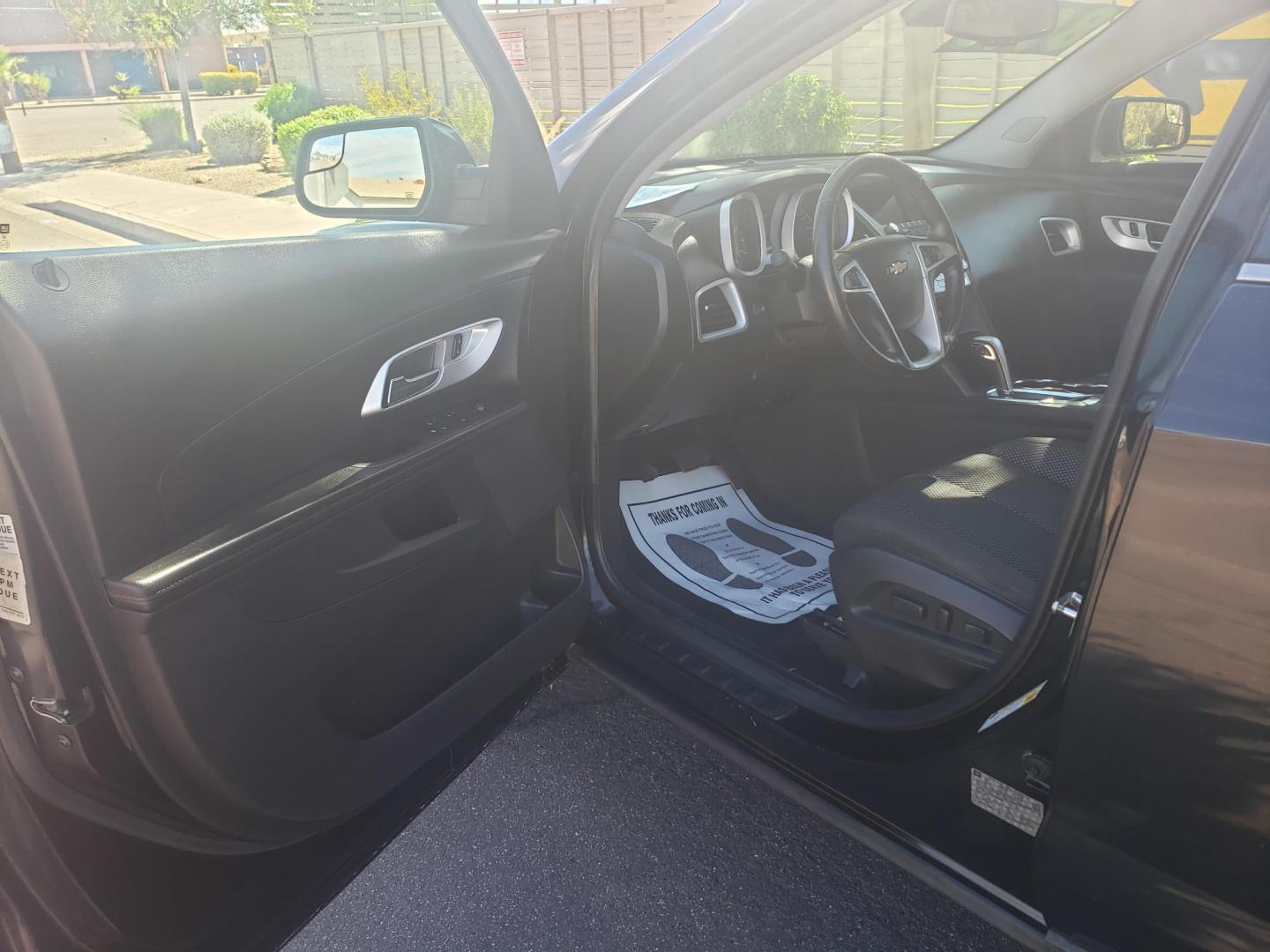 2013 /gray and black Chevrolet Equinox 1LT 2WD (2GNALDEK7D6) with an 2.4L L4 DOHC 16V engine, 6-Speed Automatic transmission, located at 323 E Dunlap Ave., Phoenix, AZ, 85020, (602) 331-9000, 33.567677, -112.069000 - 2013 Chevrolet Equinox 1LT 2WD,……..EXCELLENT condition,......Ice Cold A/C, Clean Black and gray interior with black cloth seats in near perfect condition, Tune up, Stereo/CD Player, Bluetooth, Phone sync, Satellite compatible, Backup camera, This suv is gorgeous inside and out, Incredible gas mi - Photo#8