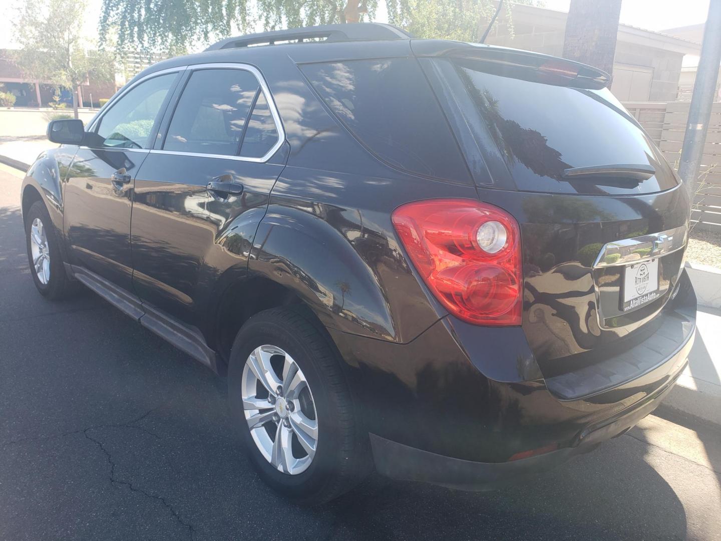 2013 /gray and black Chevrolet Equinox 1LT 2WD (2GNALDEK7D6) with an 2.4L L4 DOHC 16V engine, 6-Speed Automatic transmission, located at 323 E Dunlap Ave., Phoenix, AZ, 85020, (602) 331-9000, 33.567677, -112.069000 - 2013 Chevrolet Equinox 1LT 2WD,……..EXCELLENT condition,......Ice Cold A/C, Clean Black and gray interior with black cloth seats in near perfect condition, Tune up, Stereo/CD Player, Bluetooth, Phone sync, Satellite compatible, Backup camera, This suv is gorgeous inside and out, Incredible gas mi - Photo#5