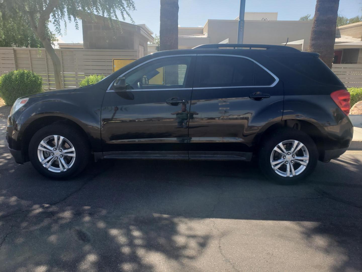 2013 /gray and black Chevrolet Equinox 1LT 2WD (2GNALDEK7D6) with an 2.4L L4 DOHC 16V engine, 6-Speed Automatic transmission, located at 323 E Dunlap Ave., Phoenix, AZ, 85020, (602) 331-9000, 33.567677, -112.069000 - 2013 Chevrolet Equinox 1LT 2WD,……..EXCELLENT condition,......Ice Cold A/C, Clean Black and gray interior with black cloth seats in near perfect condition, Tune up, Stereo/CD Player, Bluetooth, Phone sync, Satellite compatible, Backup camera, This suv is gorgeous inside and out, Incredible gas mi - Photo#6