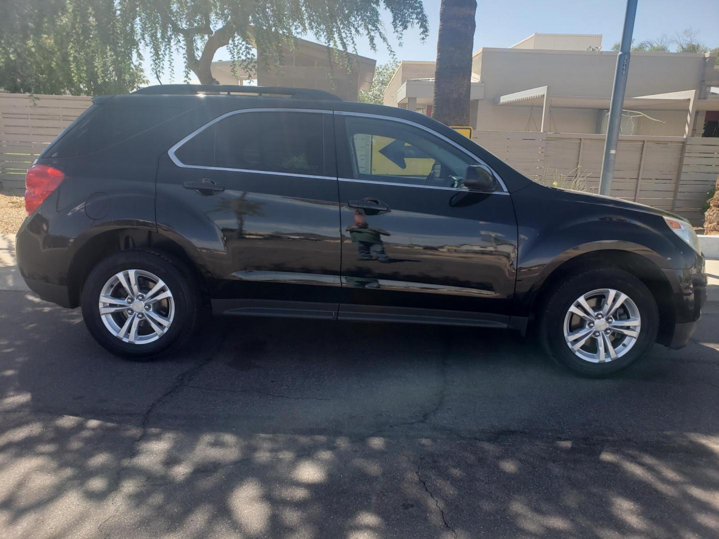 2013 /gray and black Chevrolet Equinox 1LT 2WD (2GNALDEK7D6) with an 2.4L L4 DOHC 16V engine, 6-Speed Automatic transmission, located at 323 E Dunlap Ave., Phoenix, AZ, 85020, (602) 331-9000, 33.567677, -112.069000 - 2013 Chevrolet Equinox 1LT 2WD,……..EXCELLENT condition,......Ice Cold A/C, Clean Black and gray interior with black cloth seats in near perfect condition, Tune up, Stereo/CD Player, Bluetooth, Phone sync, Satellite compatible, Backup camera, This suv is gorgeous inside and out, Incredible gas mi - Photo#4