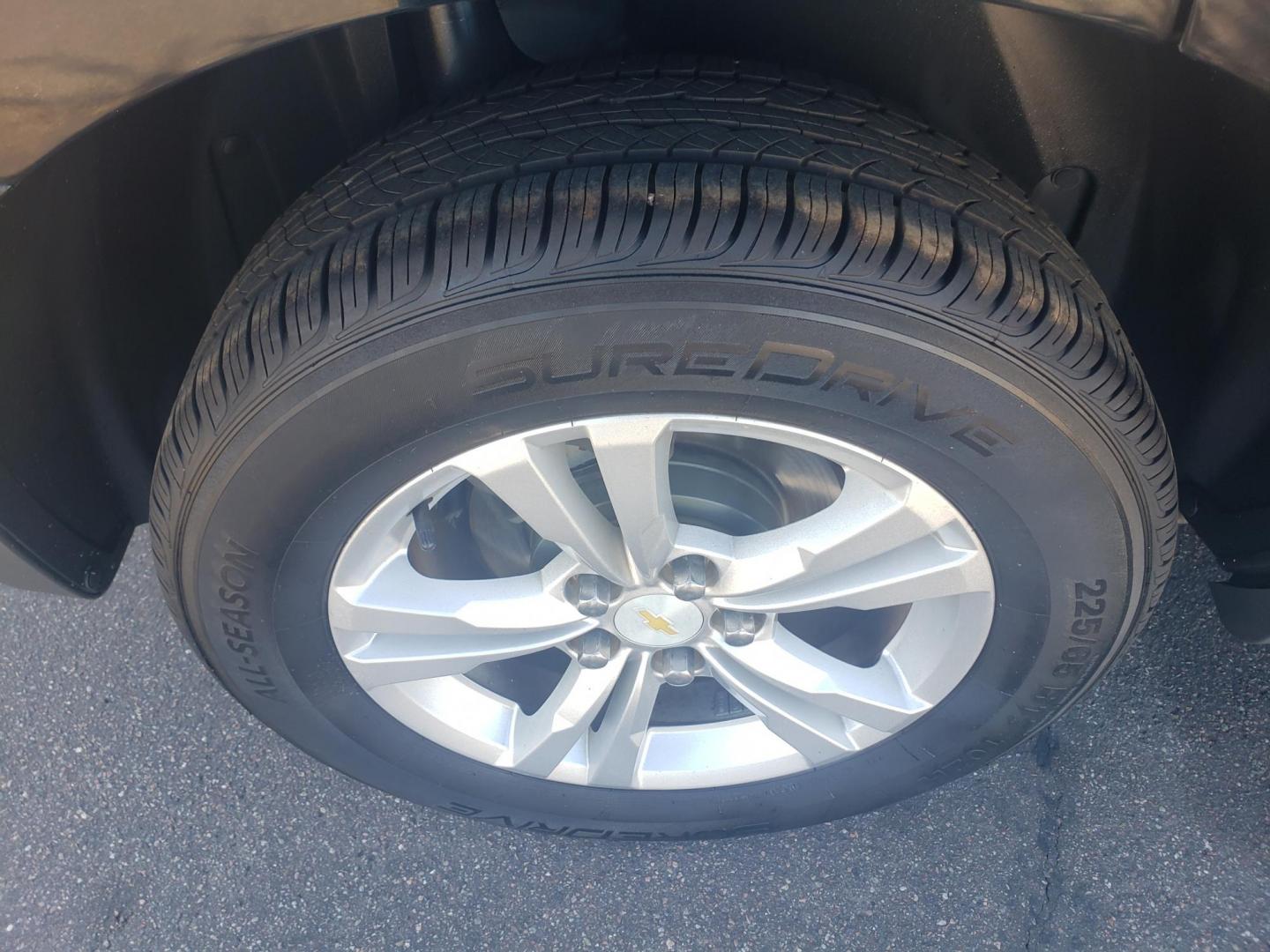 2013 /gray and black Chevrolet Equinox 1LT 2WD (2GNALDEK7D6) with an 2.4L L4 DOHC 16V engine, 6-Speed Automatic transmission, located at 323 E Dunlap Ave., Phoenix, AZ, 85020, (602) 331-9000, 33.567677, -112.069000 - 2013 Chevrolet Equinox 1LT 2WD,……..EXCELLENT condition,......Ice Cold A/C, Clean Black and gray interior with black cloth seats in near perfect condition, Tune up, Stereo/CD Player, Bluetooth, Phone sync, Satellite compatible, Backup camera, This suv is gorgeous inside and out, Incredible gas mi - Photo#18