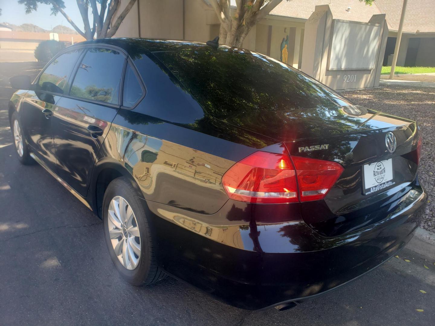 2015 /black Volkswagen Passat Wolfsburg Edition 6A (1VWAT7A37FC) with an 1.8L L4 TURBO DIESEL engine, 6-Speed Automatic transmission, located at 323 E Dunlap Ave., Phoenix, AZ, 85020, (602) 331-9000, 33.567677, -112.069000 - 2015 Volkswagen Passat,......A Must See!!..... No accidents,.... Ice cold AC. The car is gorgeous inside and out. Power windows, Power door locks, Stereo/CD Player, Phone sync, Bluetooth, Backup camera, Beautiful gray and Black interior with Black leather seats in near perfect condition, Incredible - Photo#5