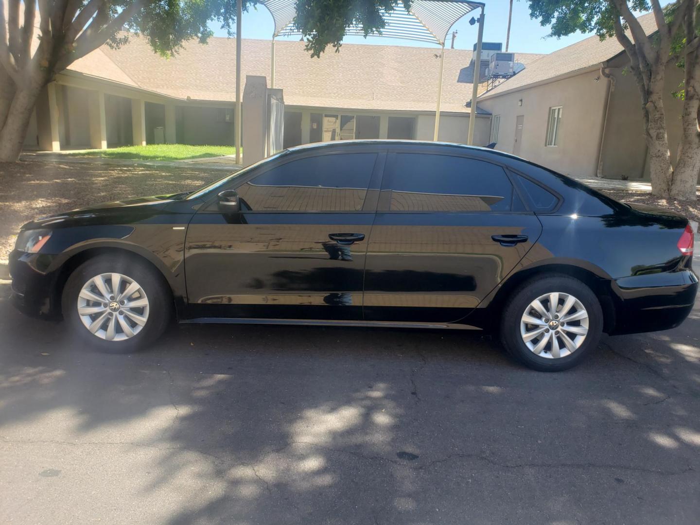 2015 /black Volkswagen Passat Wolfsburg Edition 6A (1VWAT7A37FC) with an 1.8L L4 TURBO DIESEL engine, 6-Speed Automatic transmission, located at 323 E Dunlap Ave., Phoenix, AZ, 85020, (602) 331-9000, 33.567677, -112.069000 - 2015 Volkswagen Passat,......A Must See!!..... No accidents,.... Ice cold AC. The car is gorgeous inside and out. Power windows, Power door locks, Stereo/CD Player, Phone sync, Bluetooth, Backup camera, Beautiful gray and Black interior with Black leather seats in near perfect condition, Incredible - Photo#6