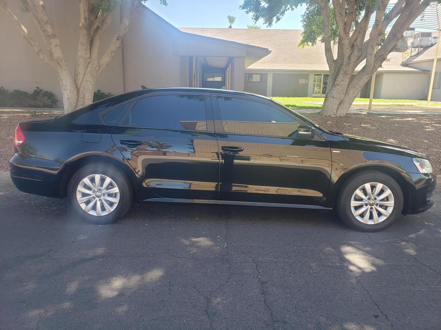 2015 /black Volkswagen Passat Wolfsburg Edition 6A (1VWAT7A37FC) with an 1.8L L4 TURBO DIESEL engine, 6-Speed Automatic transmission, located at 323 E Dunlap Ave., Phoenix, AZ, 85020, (602) 331-9000, 33.567677, -112.069000 - 2015 Volkswagen Passat,......A Must See!!..... No accidents,.... Ice cold AC. The car is gorgeous inside and out. Power windows, Power door locks, Stereo/CD Player, Phone sync, Bluetooth, Backup camera, Beautiful gray and Black interior with Black leather seats in near perfect condition, Incredible - Photo#4