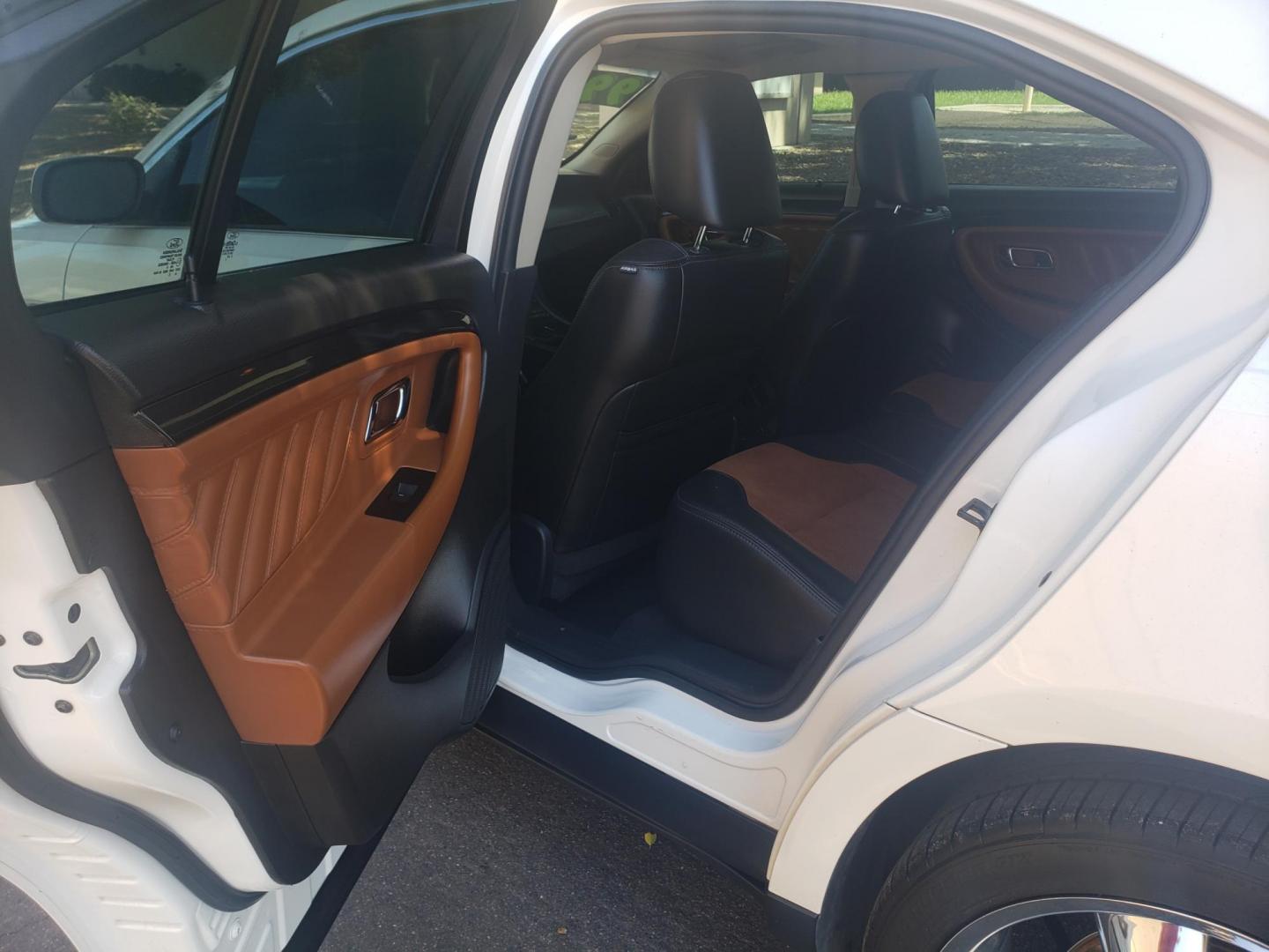 2011 /gray and black and brown Ford Taurus SHO FWD (1FAHP2KT1BG) with an 3.5L V6 DOHC 24V engine, 6-Speed Automatic transmission, located at 323 E Dunlap Ave., Phoenix, AZ, 85020, (602) 331-9000, 33.567677, -112.069000 - 2011 Ford Taurus SHO FWD,……. EXCELLENT condition,…… A Real Must See!!.... No accidents, Power everything, Ice cold ac, brown and gray and black interior with to tone leather seats in near perfect condition, power windows, power door locks, Touch screen stereo/cd player, phone sync, blue toot - Photo#9