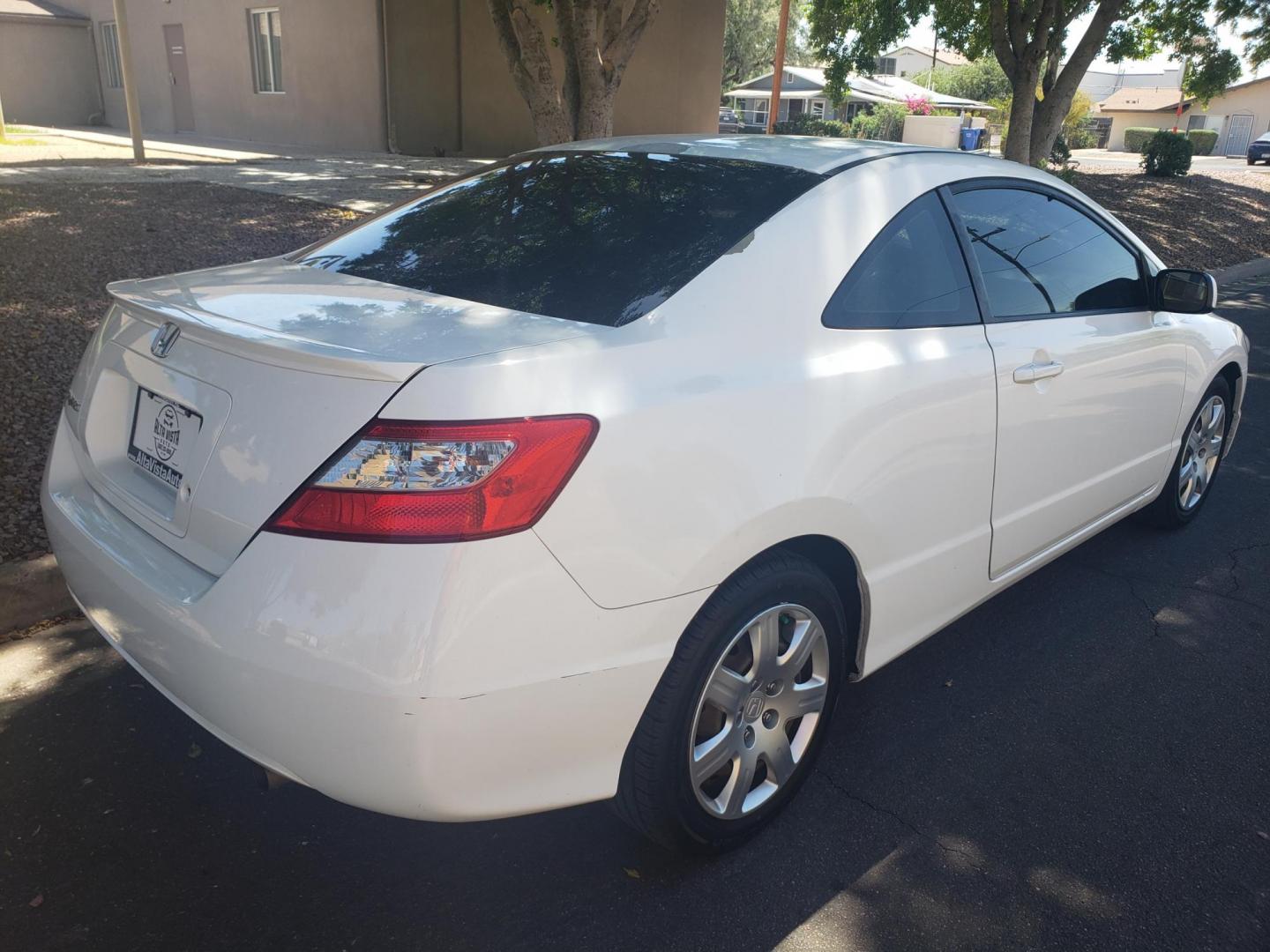 2010 Honda Civic LX Coupe 5-Speed AT (2HGFG1B6XAH) with an 1.8L L4 SOHC 16V engine, 5-Speed Automatic transmission, located at 323 E Dunlap Ave., Phoenix, AZ, 85020, (602) 331-9000, 33.567677, -112.069000 - 2010 Honda Civic LX Coupe 5-Speed AT......A Must See!!... No accidents,.... Ice cold AC...... The car is gorgeous inside and out. Power windows, Power door locks, Stereo/MP3 Player, Beautiful Gray interior with Gray cloth seats in near perfect condition, Clean Arizona title , Runs and Drives Excell - Photo#3