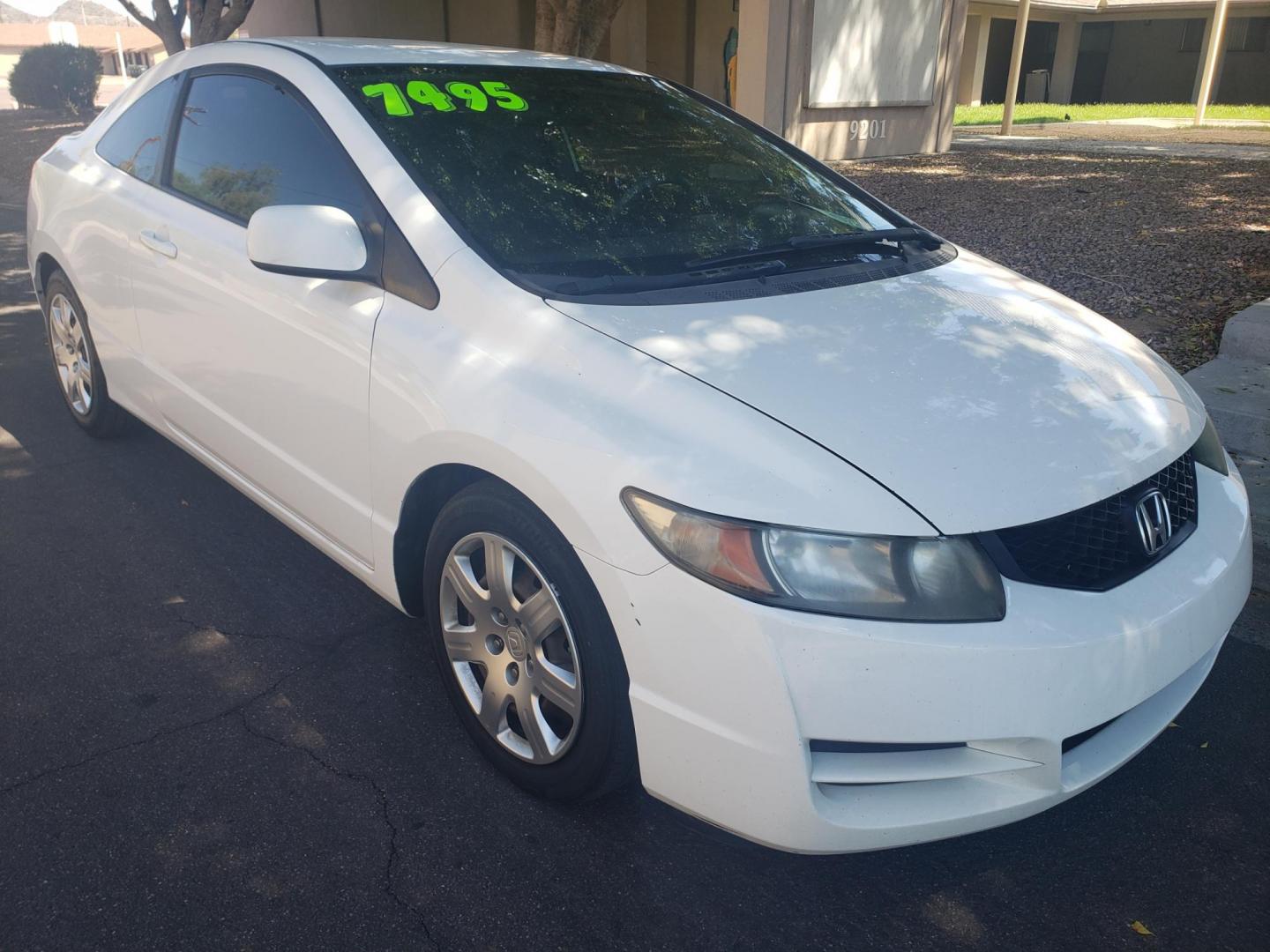 2010 Honda Civic LX Coupe 5-Speed AT (2HGFG1B6XAH) with an 1.8L L4 SOHC 16V engine, 5-Speed Automatic transmission, located at 323 E Dunlap Ave., Phoenix, AZ, 85020, (602) 331-9000, 33.567677, -112.069000 - 2010 Honda Civic LX Coupe 5-Speed AT......A Must See!!... No accidents,.... Ice cold AC...... The car is gorgeous inside and out. Power windows, Power door locks, Stereo/MP3 Player, Beautiful Gray interior with Gray cloth seats in near perfect condition, Clean Arizona title , Runs and Drives Excell - Photo#2