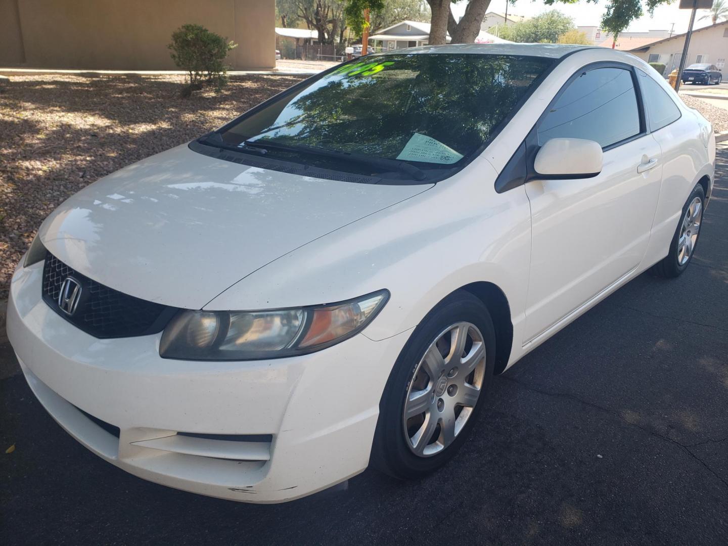 2010 Honda Civic LX Coupe 5-Speed AT (2HGFG1B6XAH) with an 1.8L L4 SOHC 16V engine, 5-Speed Automatic transmission, located at 323 E Dunlap Ave., Phoenix, AZ, 85020, (602) 331-9000, 33.567677, -112.069000 - 2010 Honda Civic LX Coupe 5-Speed AT......A Must See!!... No accidents,.... Ice cold AC...... The car is gorgeous inside and out. Power windows, Power door locks, Stereo/MP3 Player, Beautiful Gray interior with Gray cloth seats in near perfect condition, Clean Arizona title , Runs and Drives Excell - Photo#0