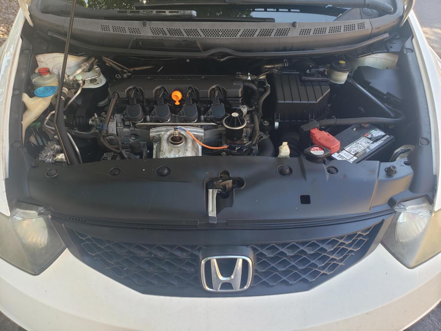 2010 Honda Civic LX Coupe 5-Speed AT (2HGFG1B6XAH) with an 1.8L L4 SOHC 16V engine, 5-Speed Automatic transmission, located at 323 E Dunlap Ave., Phoenix, AZ, 85020, (602) 331-9000, 33.567677, -112.069000 - 2010 Honda Civic LX Coupe 5-Speed AT......A Must See!!... No accidents,.... Ice cold AC...... The car is gorgeous inside and out. Power windows, Power door locks, Stereo/MP3 Player, Beautiful Gray interior with Gray cloth seats in near perfect condition, Clean Arizona title , Runs and Drives Excell - Photo#14