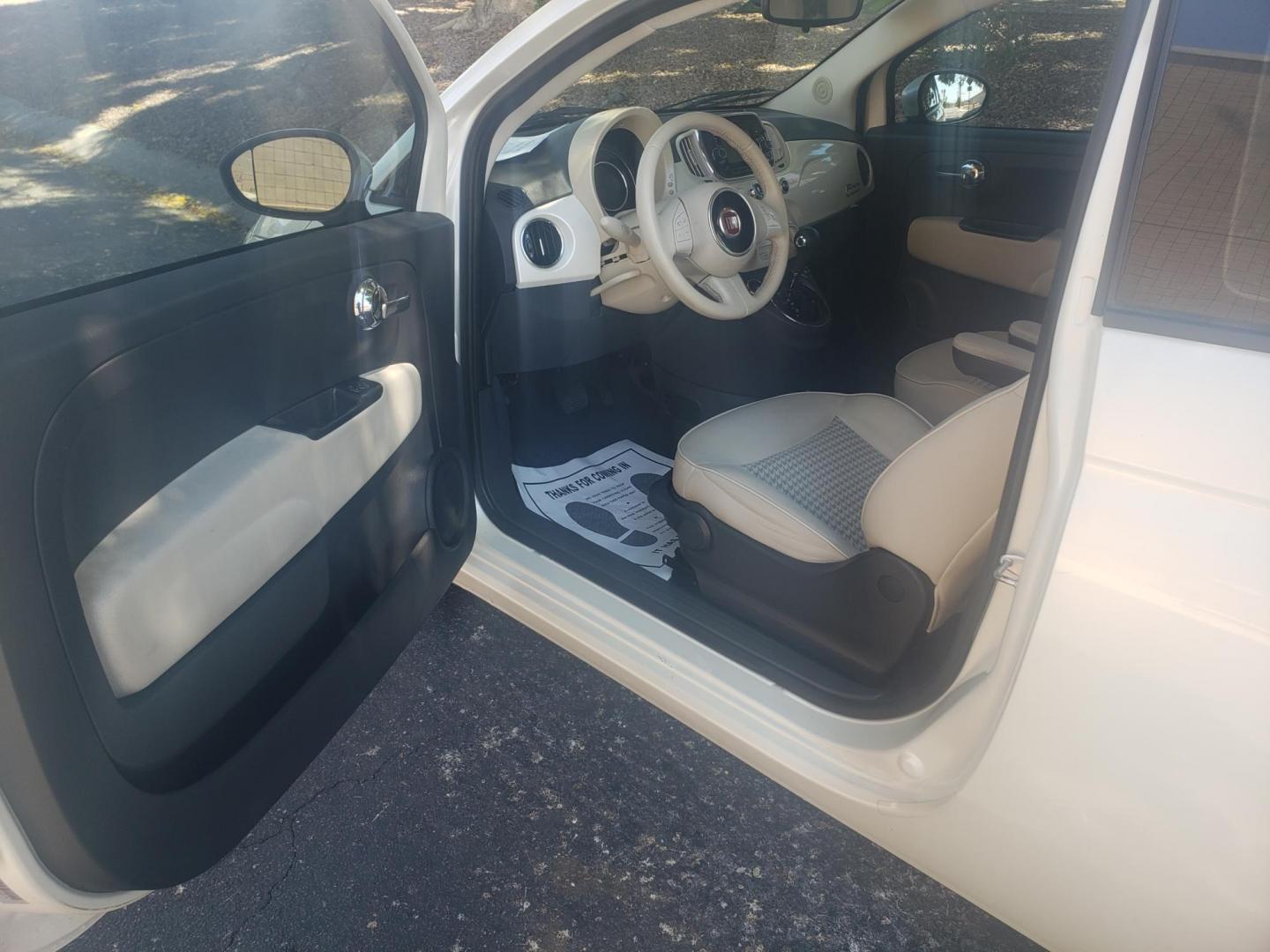 2019 /CREAM Fiat 500 Pop Hatchback (3C3CFFKH2KT) with an 1.4L L4 engine, automatic transmission, located at 323 E Dunlap Ave., Phoenix, AZ, 85020, (602) 331-9000, 33.567677, -112.069000 - Photo#9