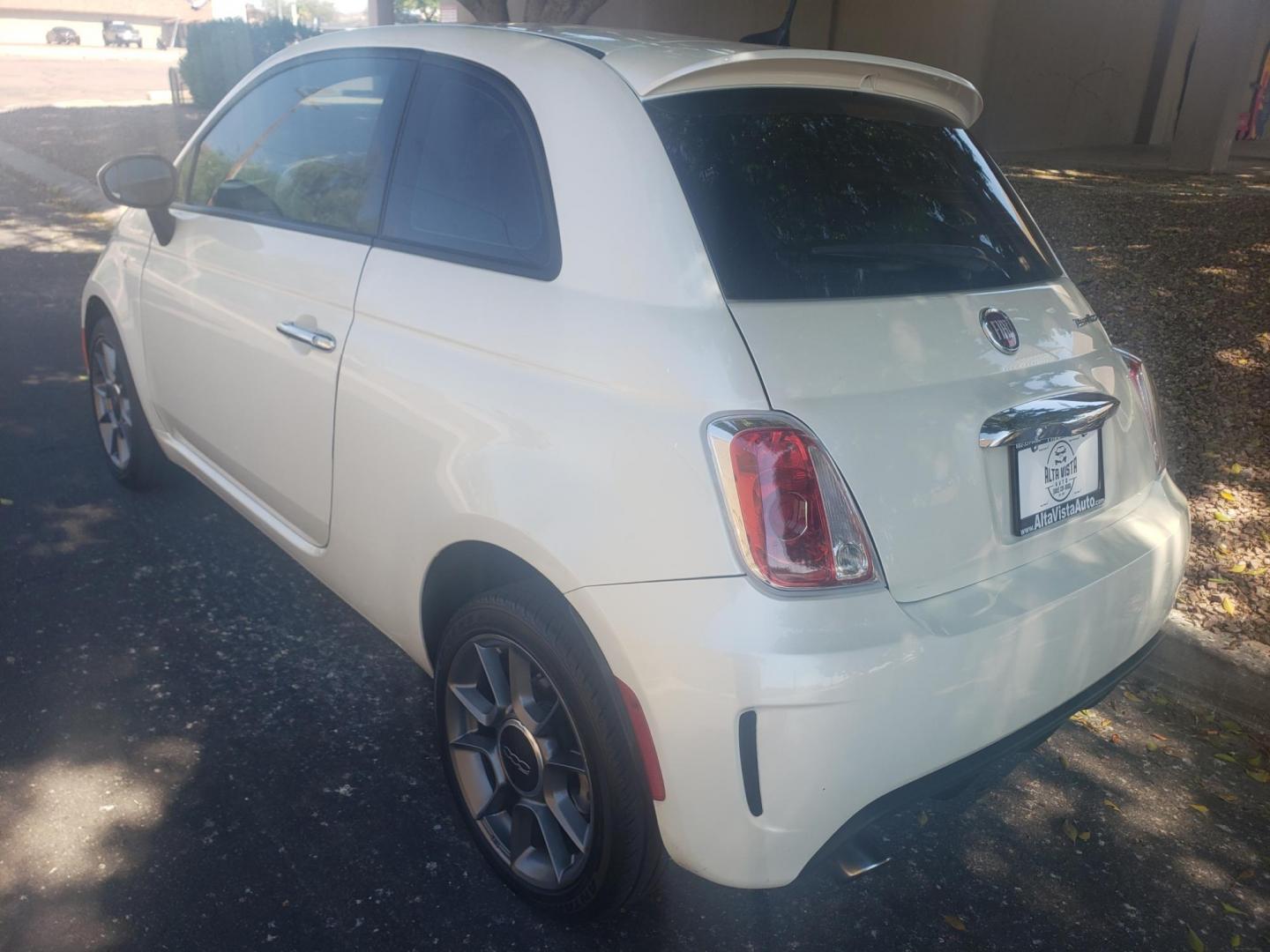 2019 /CREAM Fiat 500 Pop Hatchback (3C3CFFKH2KT) with an 1.4L L4 engine, automatic transmission, located at 323 E Dunlap Ave., Phoenix, AZ, 85020, (602) 331-9000, 33.567677, -112.069000 - Photo#5