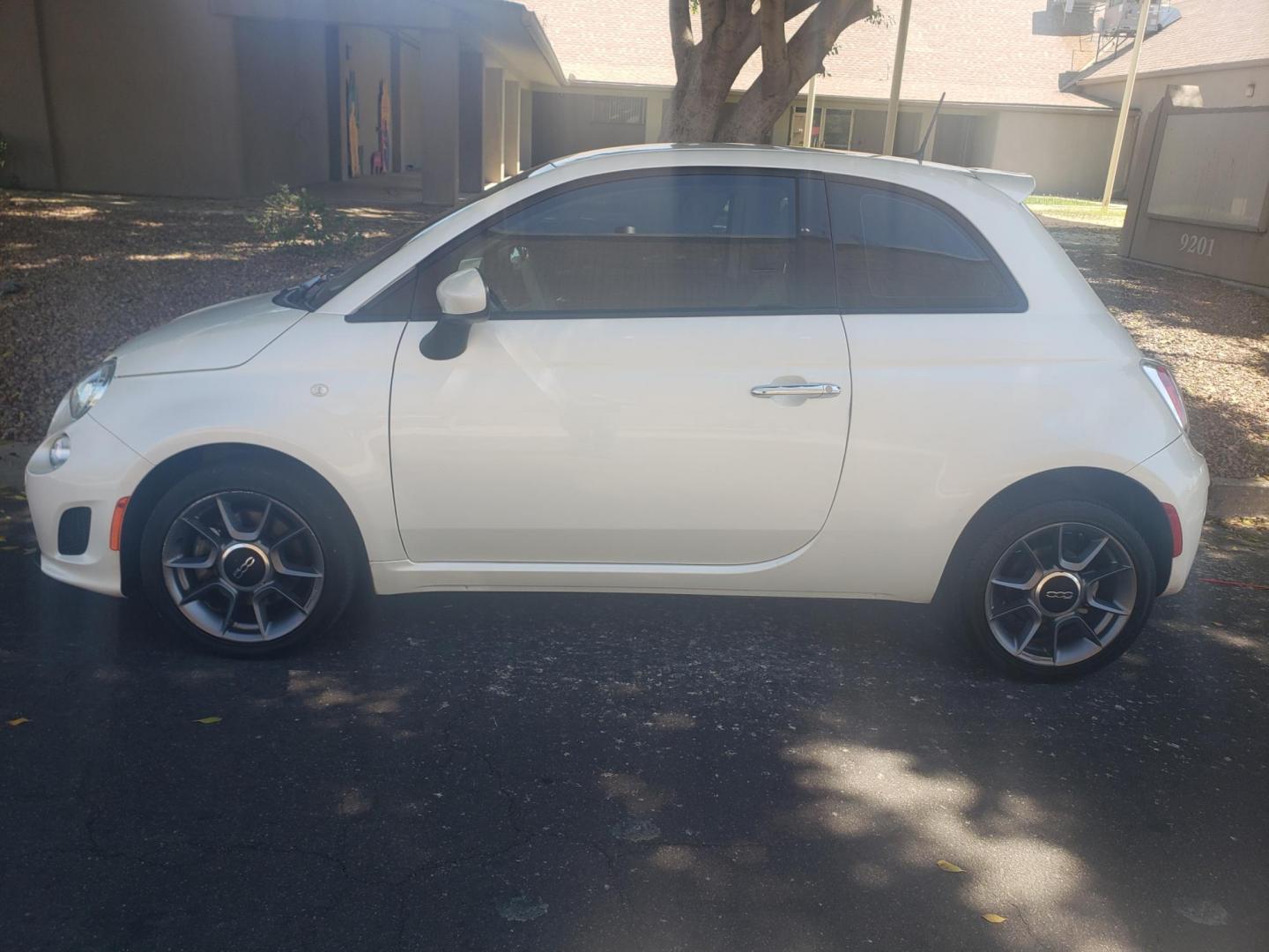 2019 /CREAM Fiat 500 Pop Hatchback (3C3CFFKH2KT) with an 1.4L L4 engine, automatic transmission, located at 323 E Dunlap Ave., Phoenix, AZ, 85020, (602) 331-9000, 33.567677, -112.069000 - Photo#6