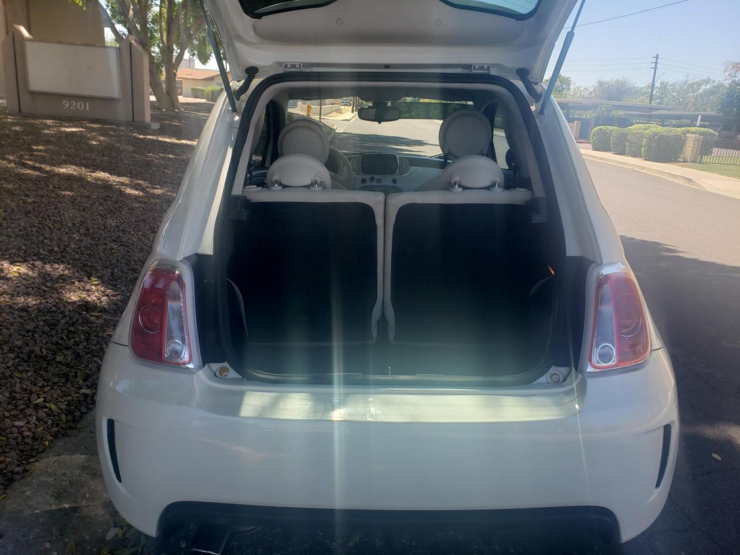 2019 /CREAM Fiat 500 Pop Hatchback (3C3CFFKH2KT) with an 1.4L L4 engine, automatic transmission, located at 323 E Dunlap Ave., Phoenix, AZ, 85020, (602) 331-9000, 33.567677, -112.069000 - Photo#15