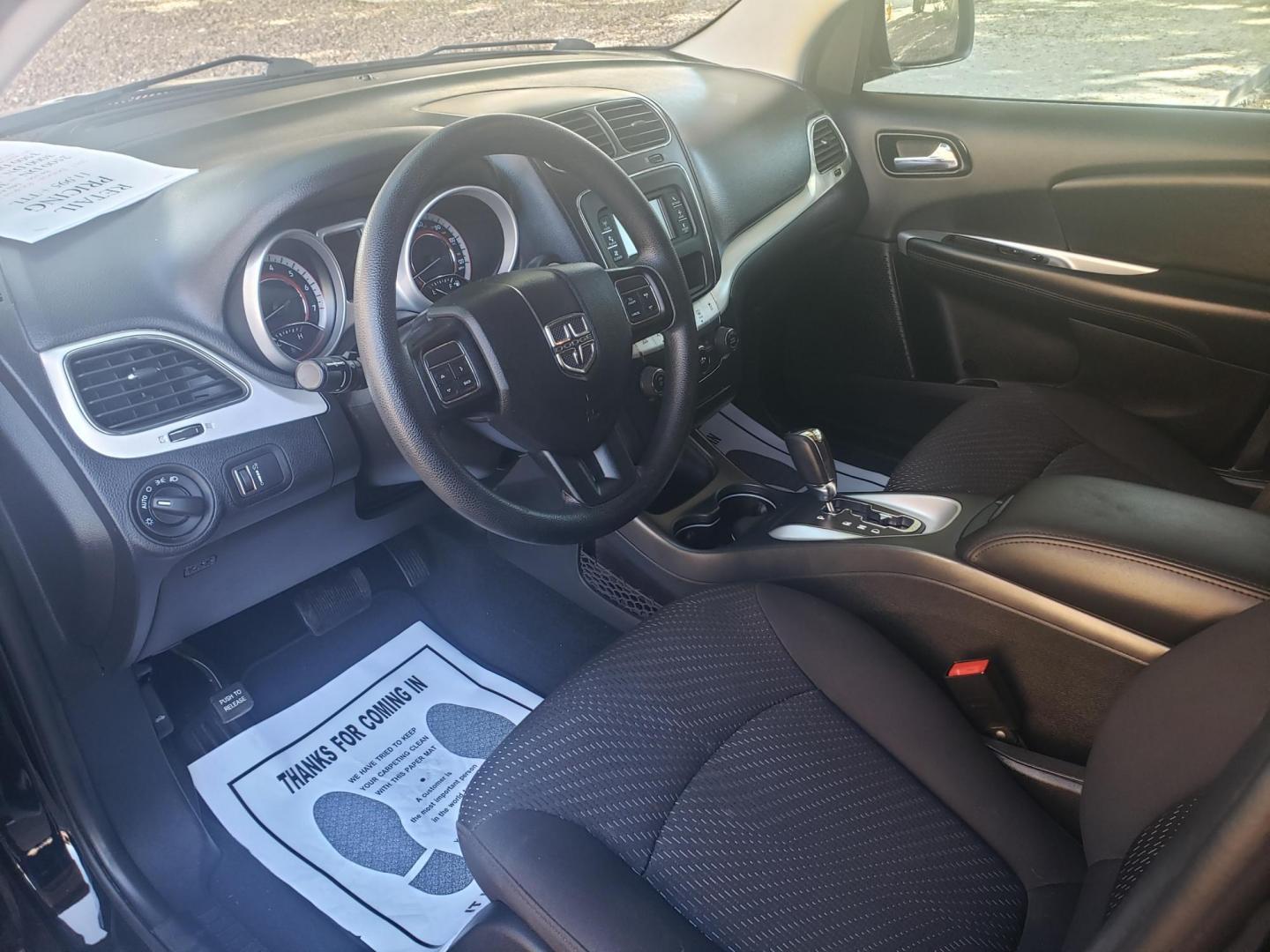 2017 /gray and black Dodge Journey SE (3C4PDCAB5HT) with an 2.4L L4 DOHC 16V engine, 4A transmission, located at 323 E Dunlap Ave., Phoenix, AZ, 85020, (602) 331-9000, 33.567677, -112.069000 - 2017 Dodge Journey SE,……..EXCELLENT condition,......ONLY 85K MILES.........Ice Cold A/C, Clean Black and gray interior with black cloth seats in near perfect condition, 3RD row seating, Rear AC, New brakes, Tune up, Stereo/CD Player, Bluetooth, Phone sync, Satellite compatible, This suv is gorge - Photo#8